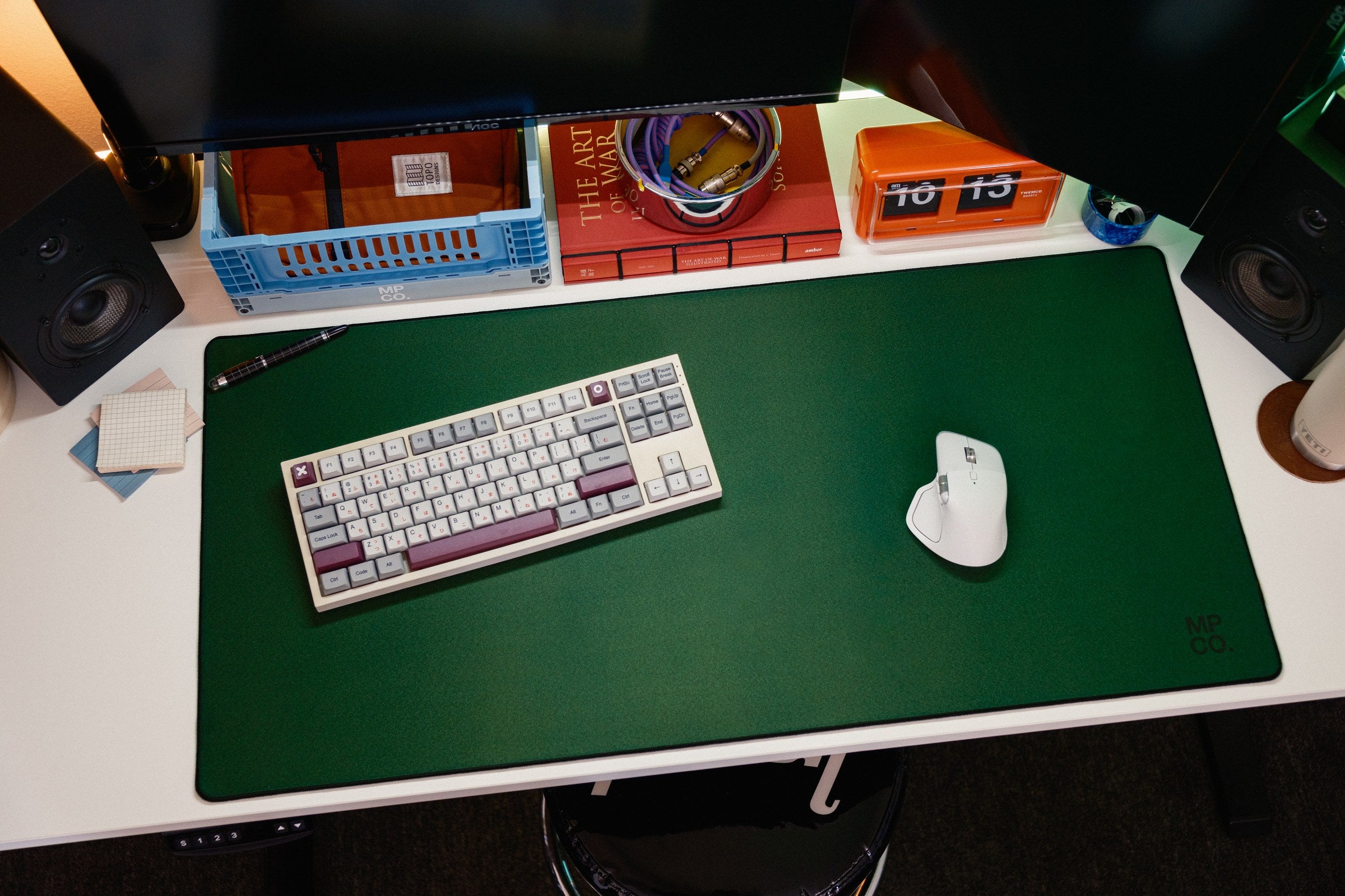 Solid Colors 2026 Summer - Forest desk setup