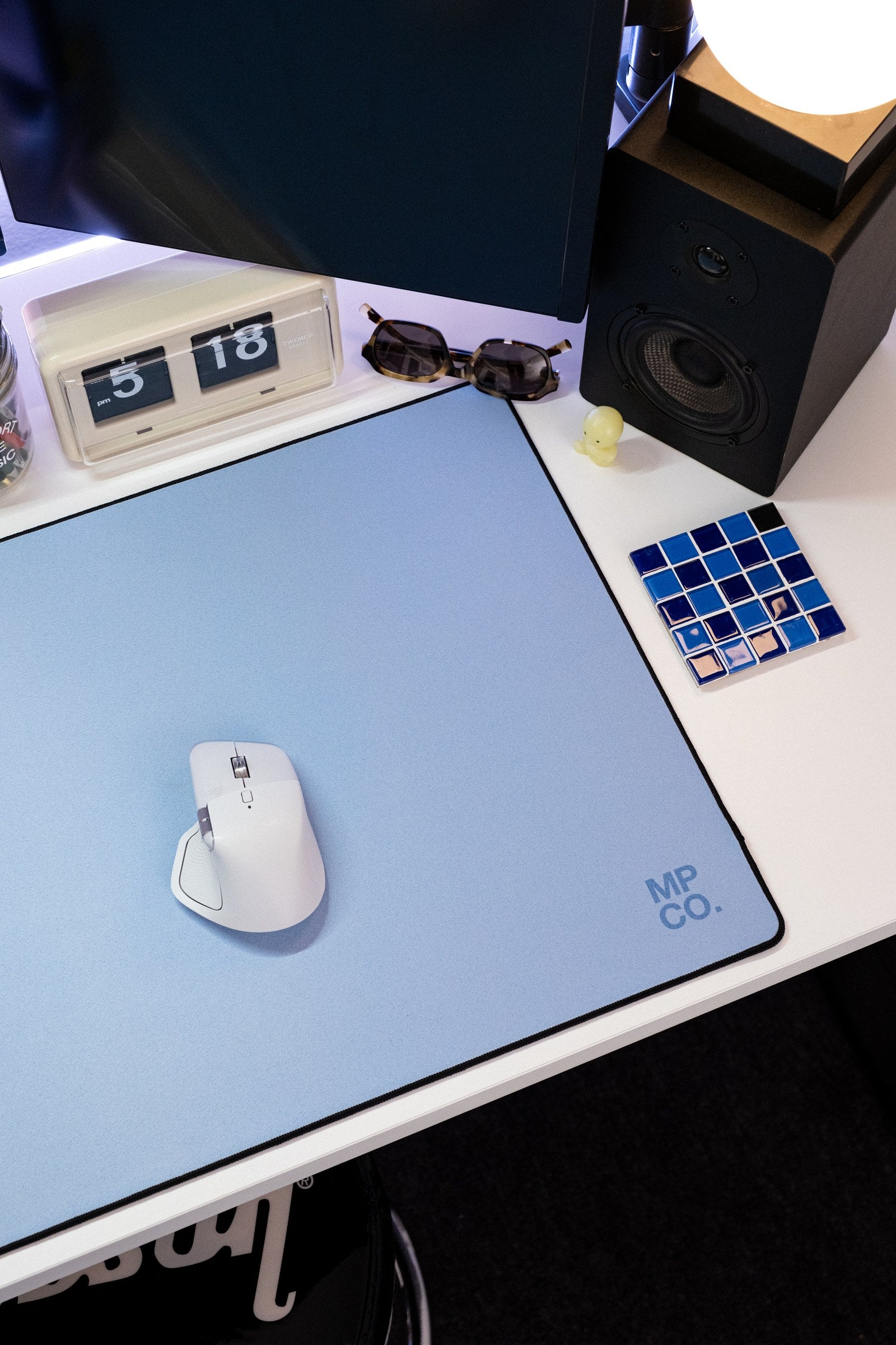 Solid Colors 2026 Summer - Sky desk setup