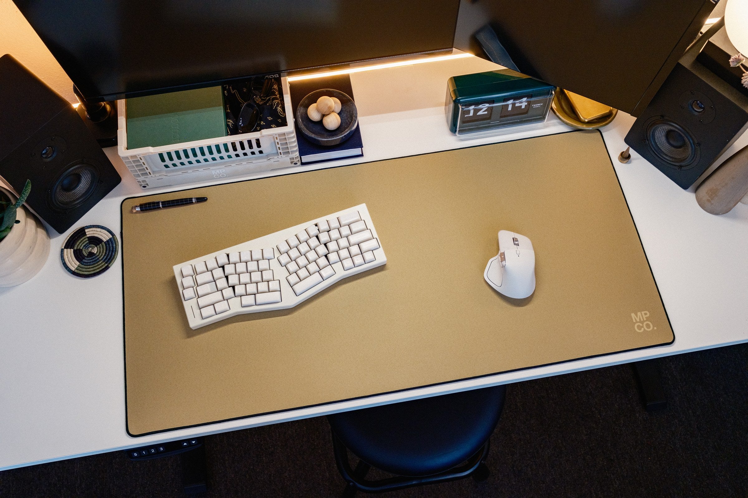 Solid Colors 2026 Summer - Dune desk setup
