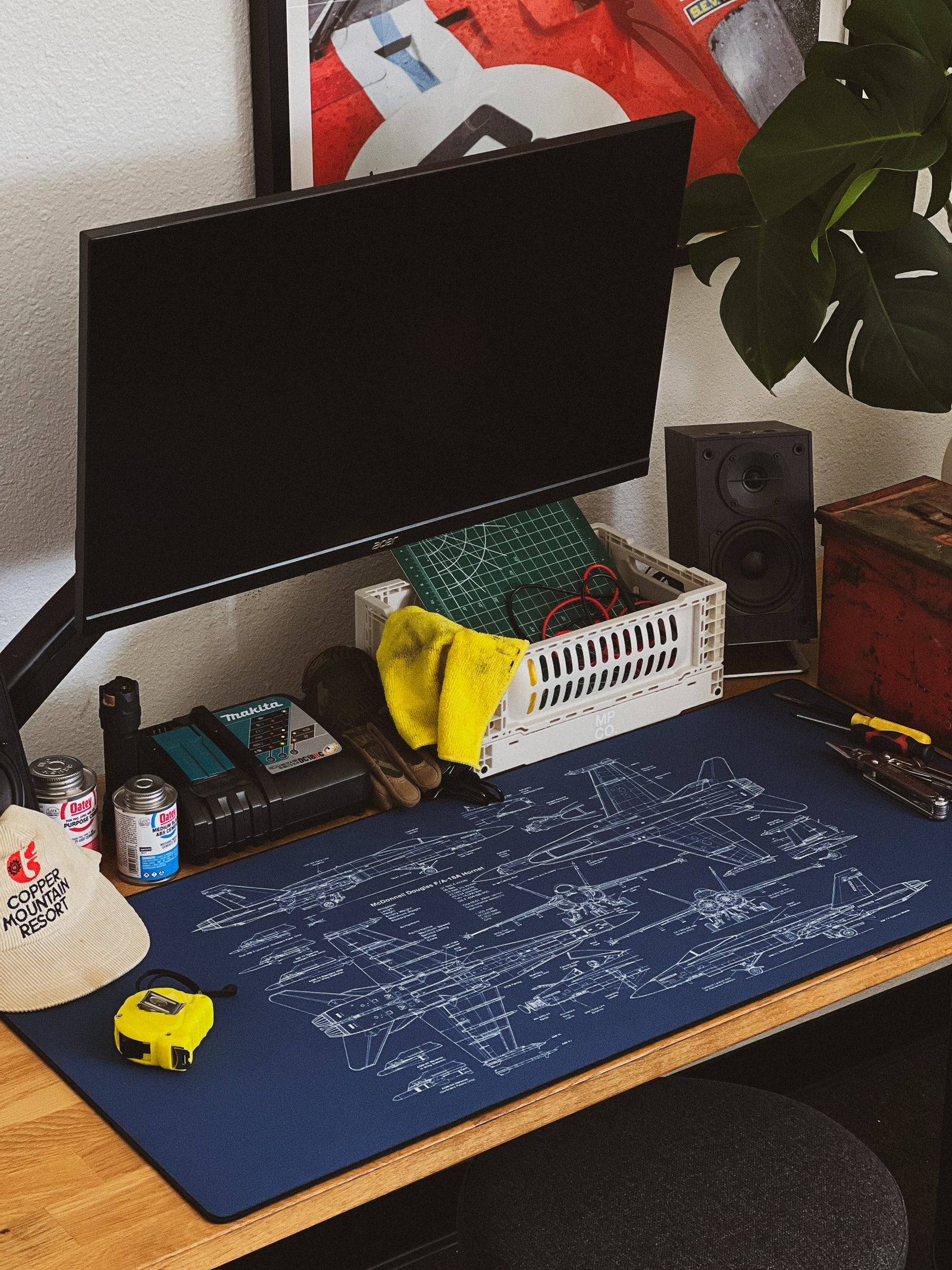 18A HORNET - Blue desk setup