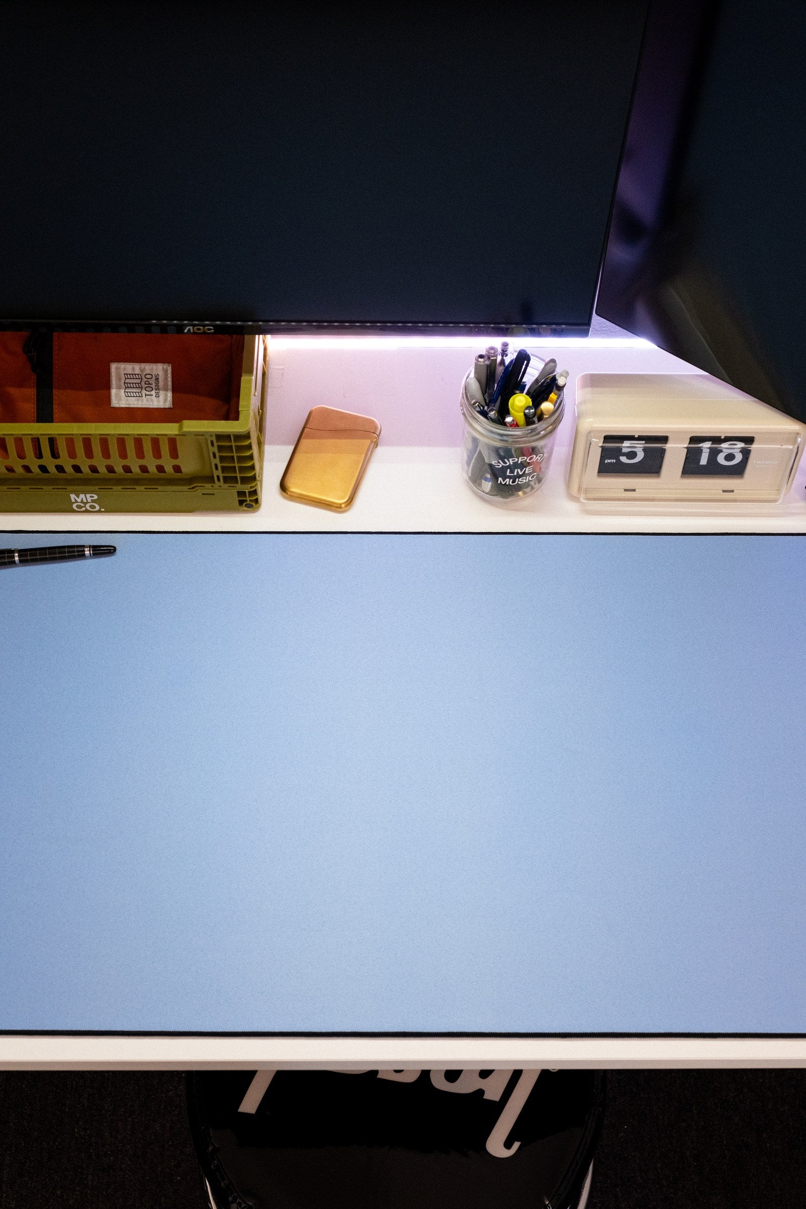 Solid Colors 2026 Summer - Sky desk setup