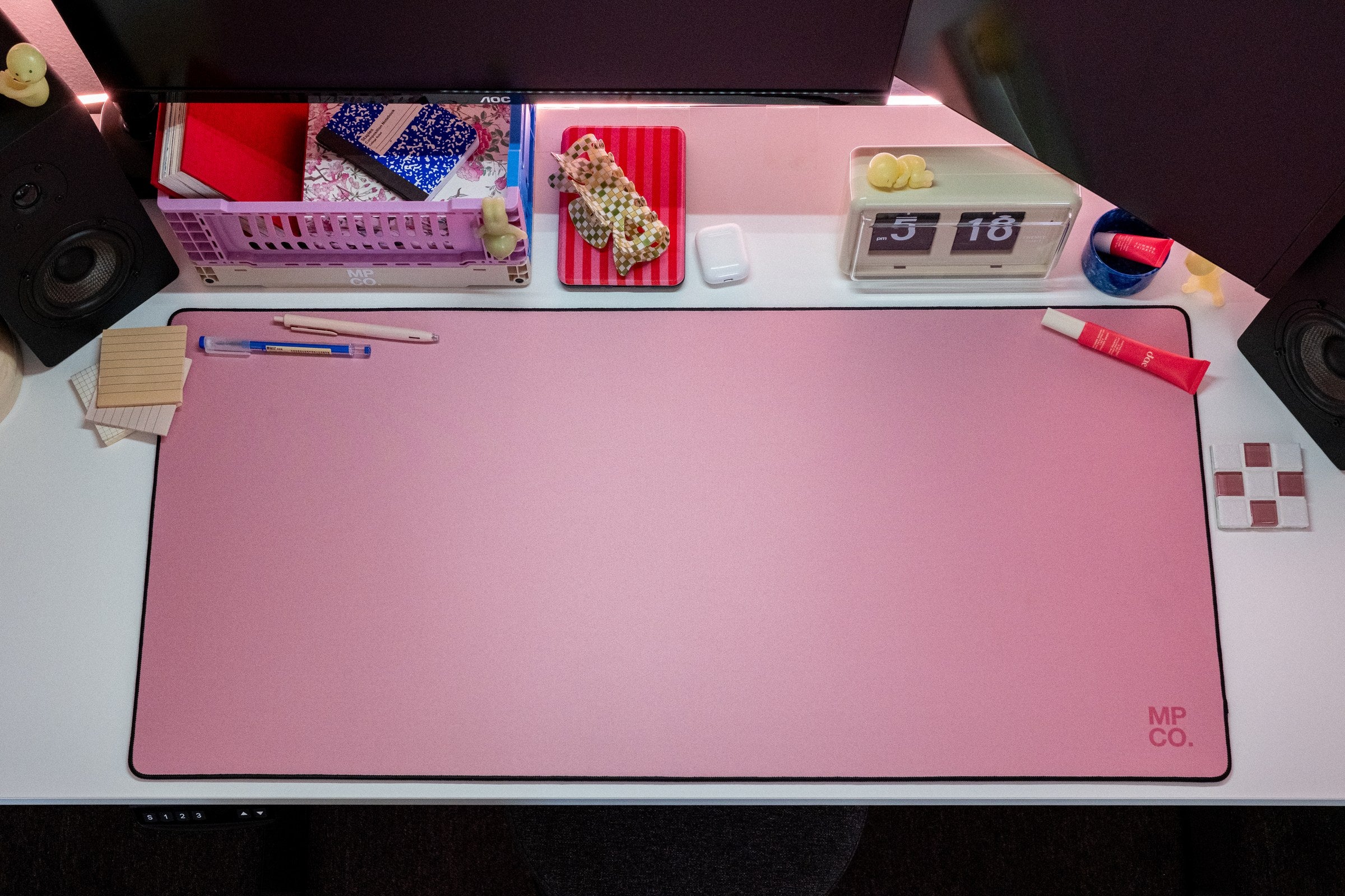 Solid Colors 2026 Summer - Pink desk setup