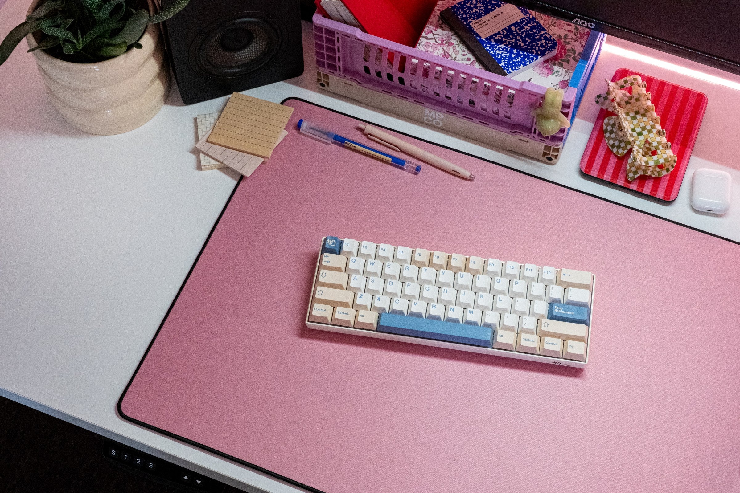 Solid Colors 2026 Summer - Pink desk setup