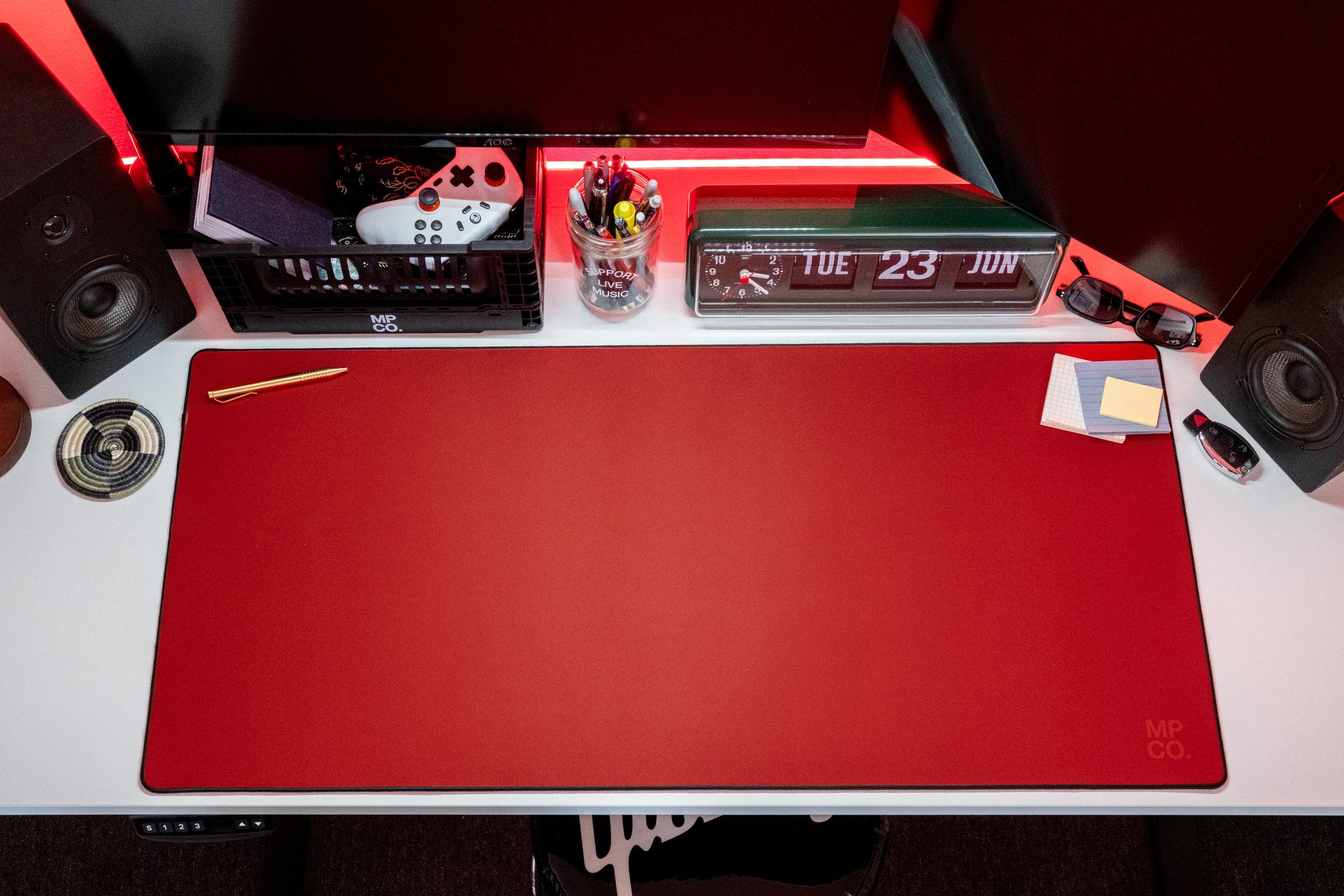 Solid Colors 2026 Summer - Red desk setup