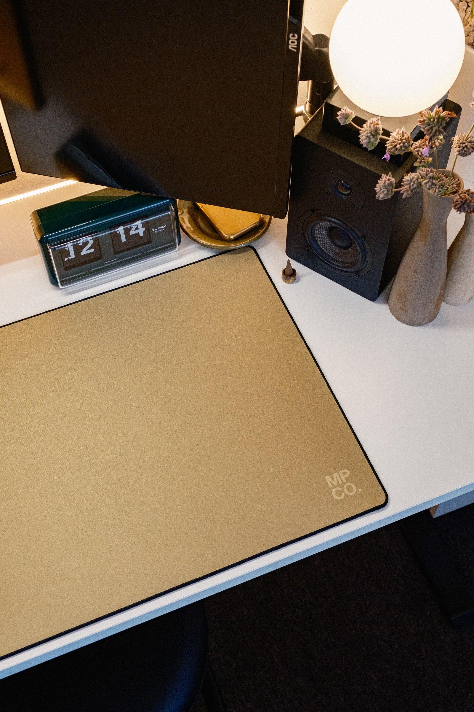 Solid Colors 2026 Summer - Dune desk setup