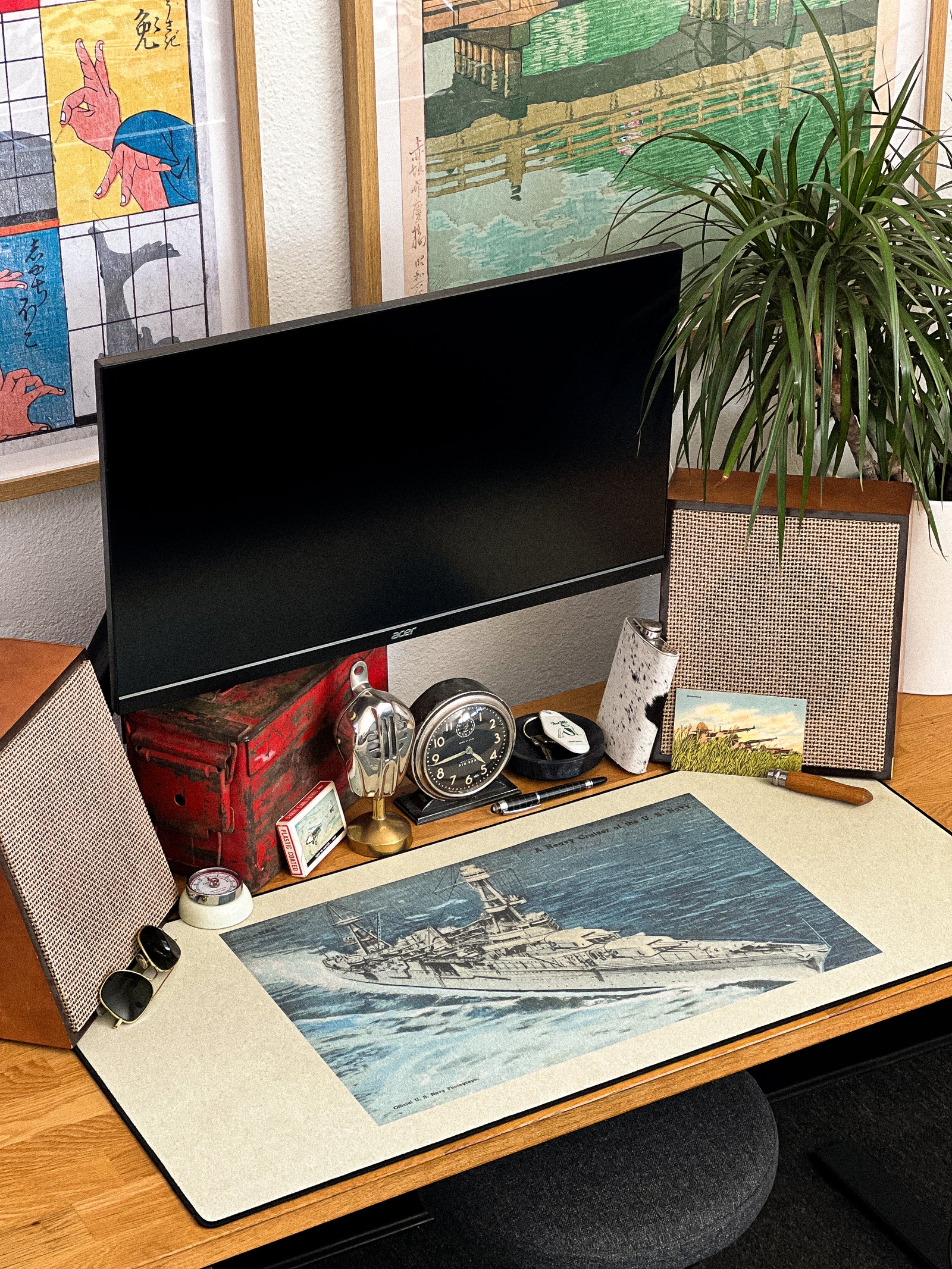 A Heavy Cruiser Of The US Navy - Original desk setup