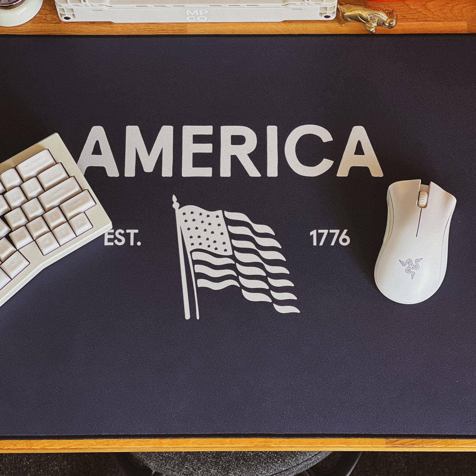 America 1776 - Navy Blue desk setup