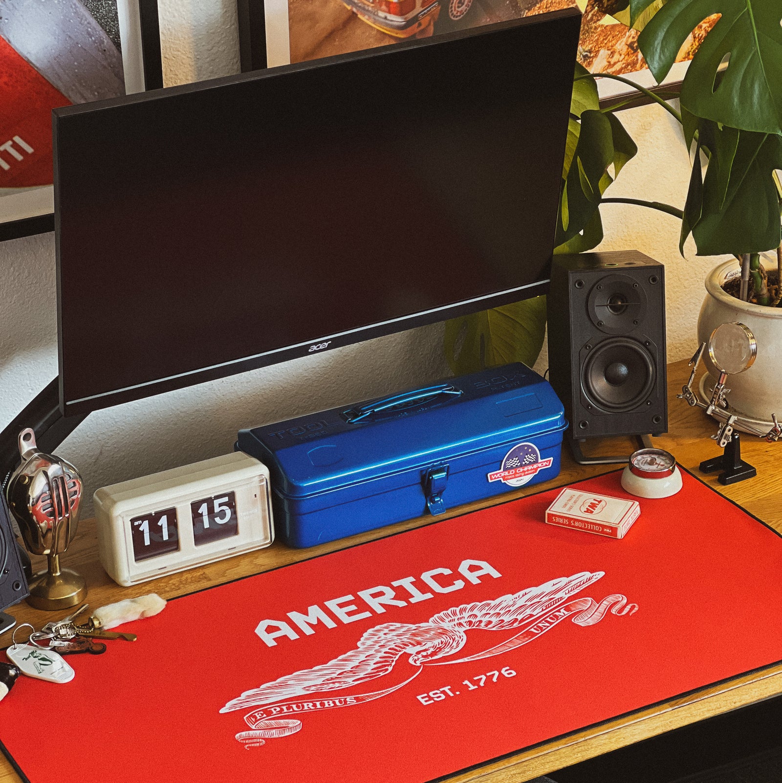 American Spirit - Red desk setup