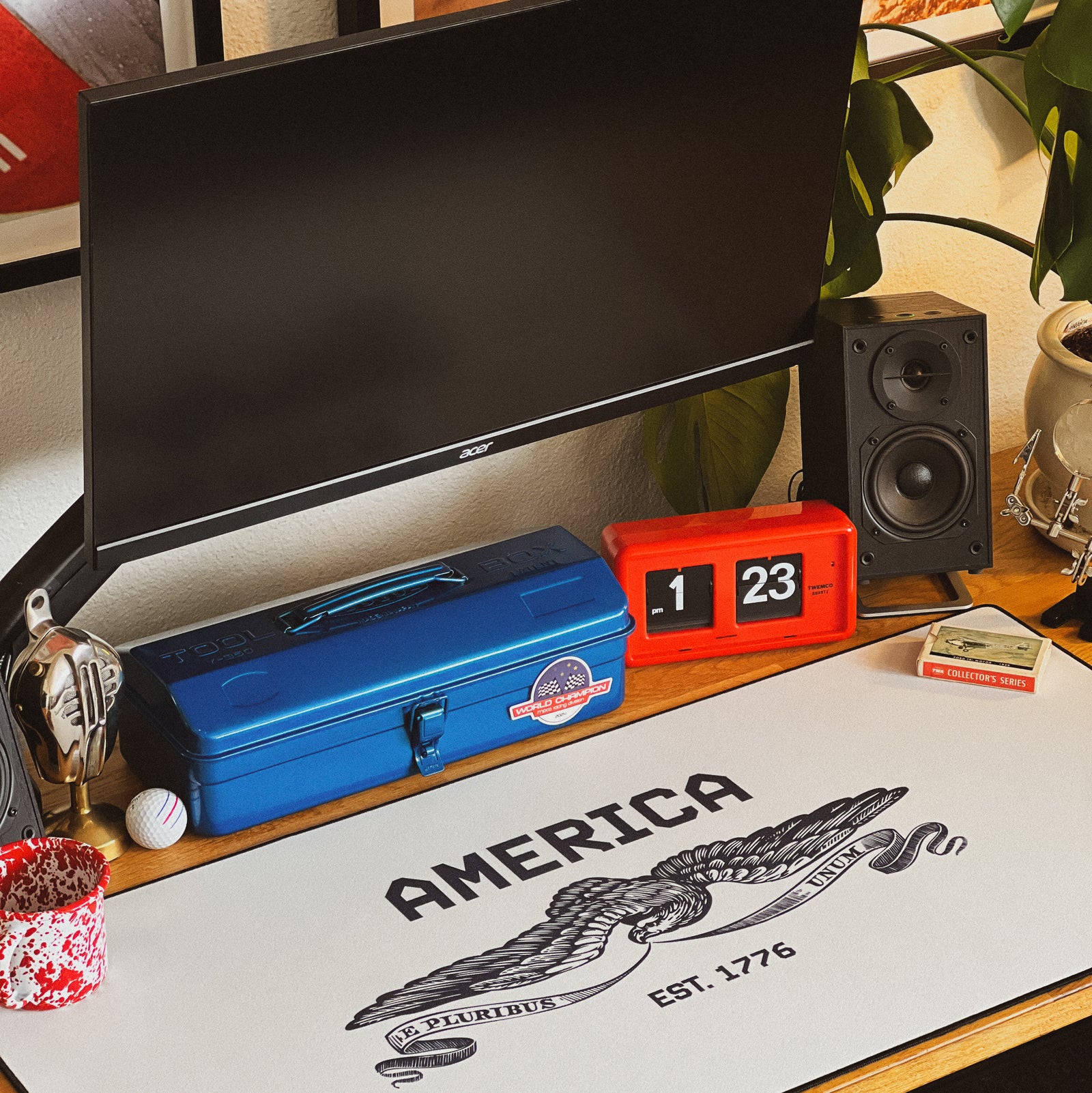 American Spirit - White desk setup