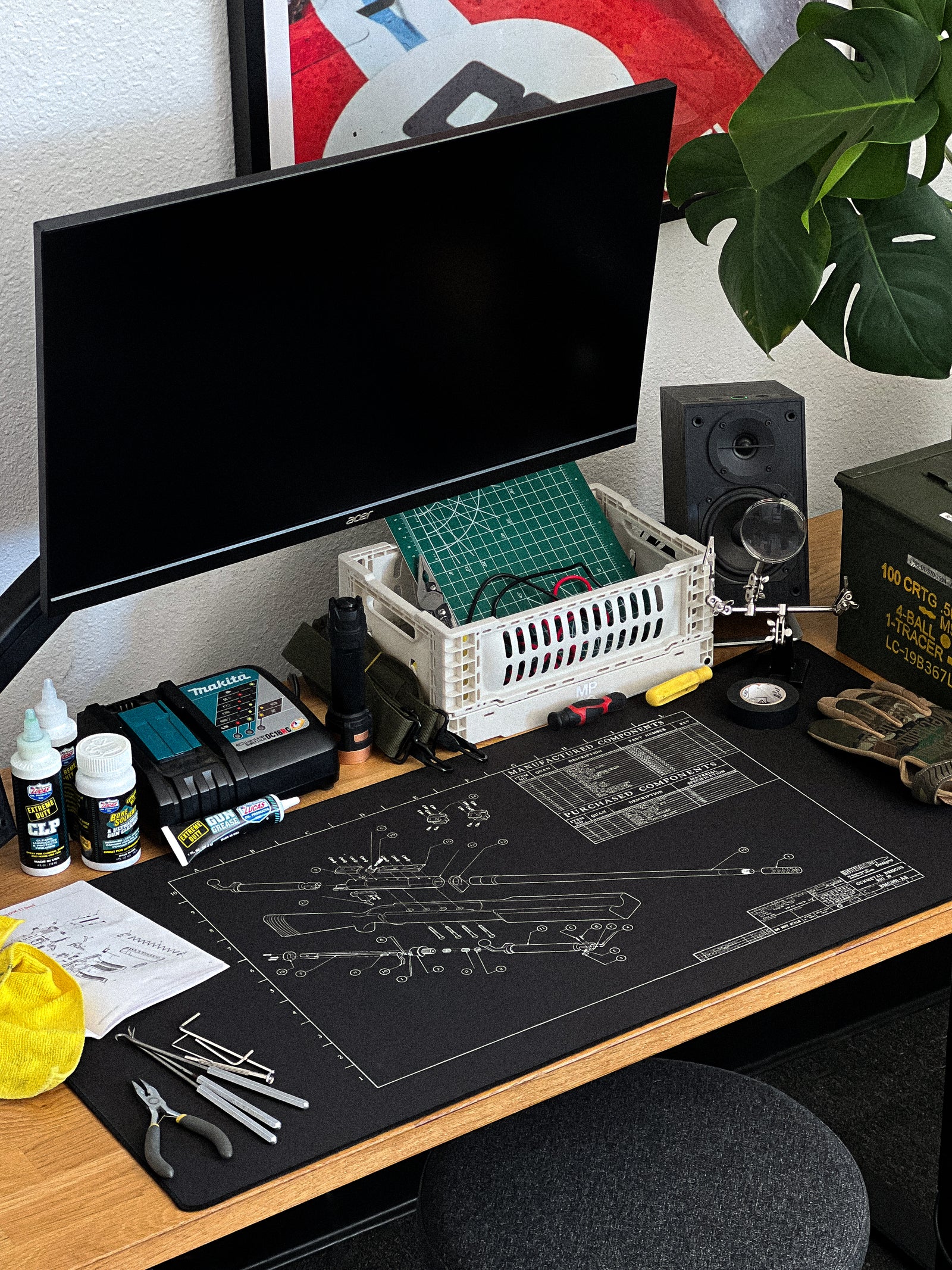 BROWNING 50 CAL - Black desk setup