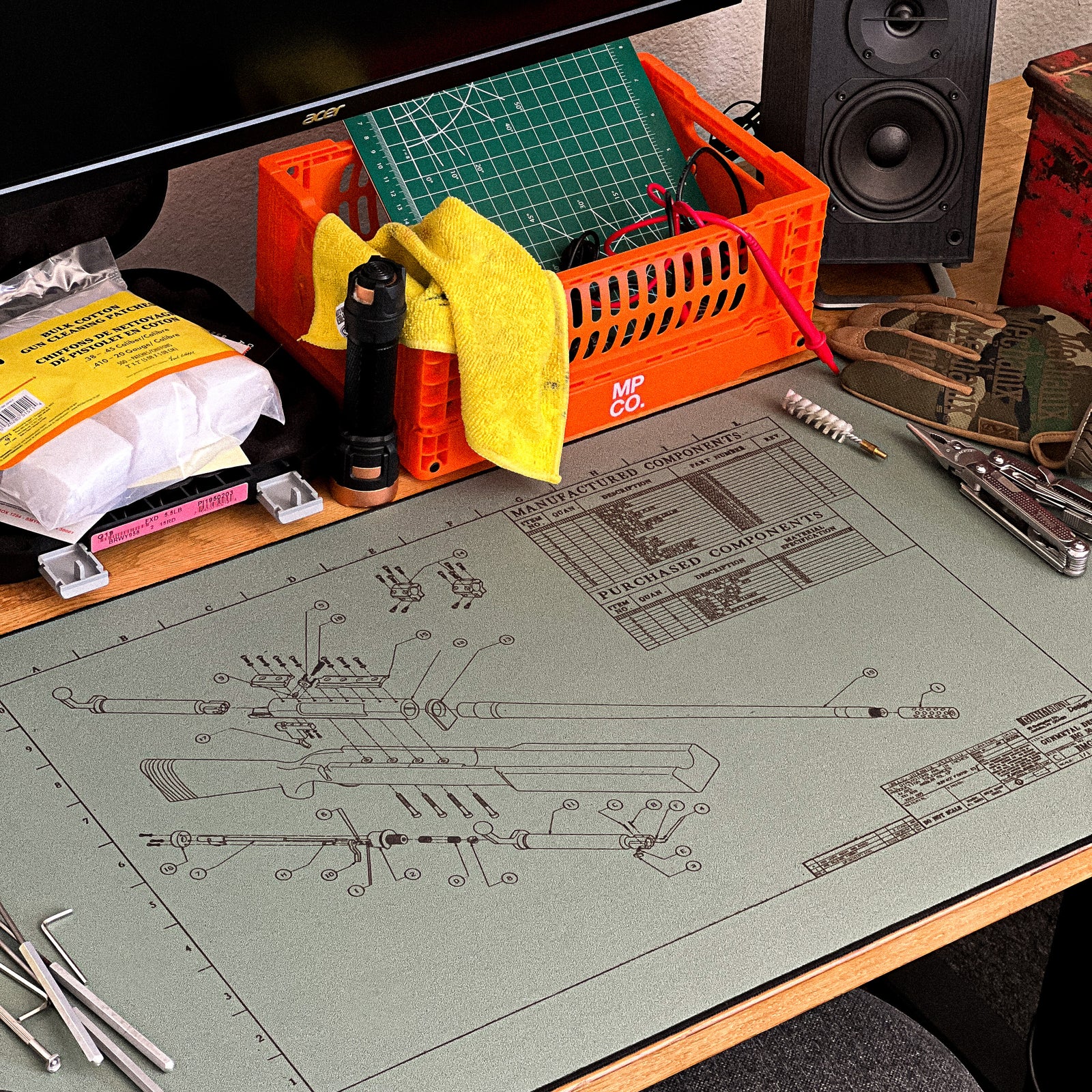 BROWNING 50 CAL - Green desk setup