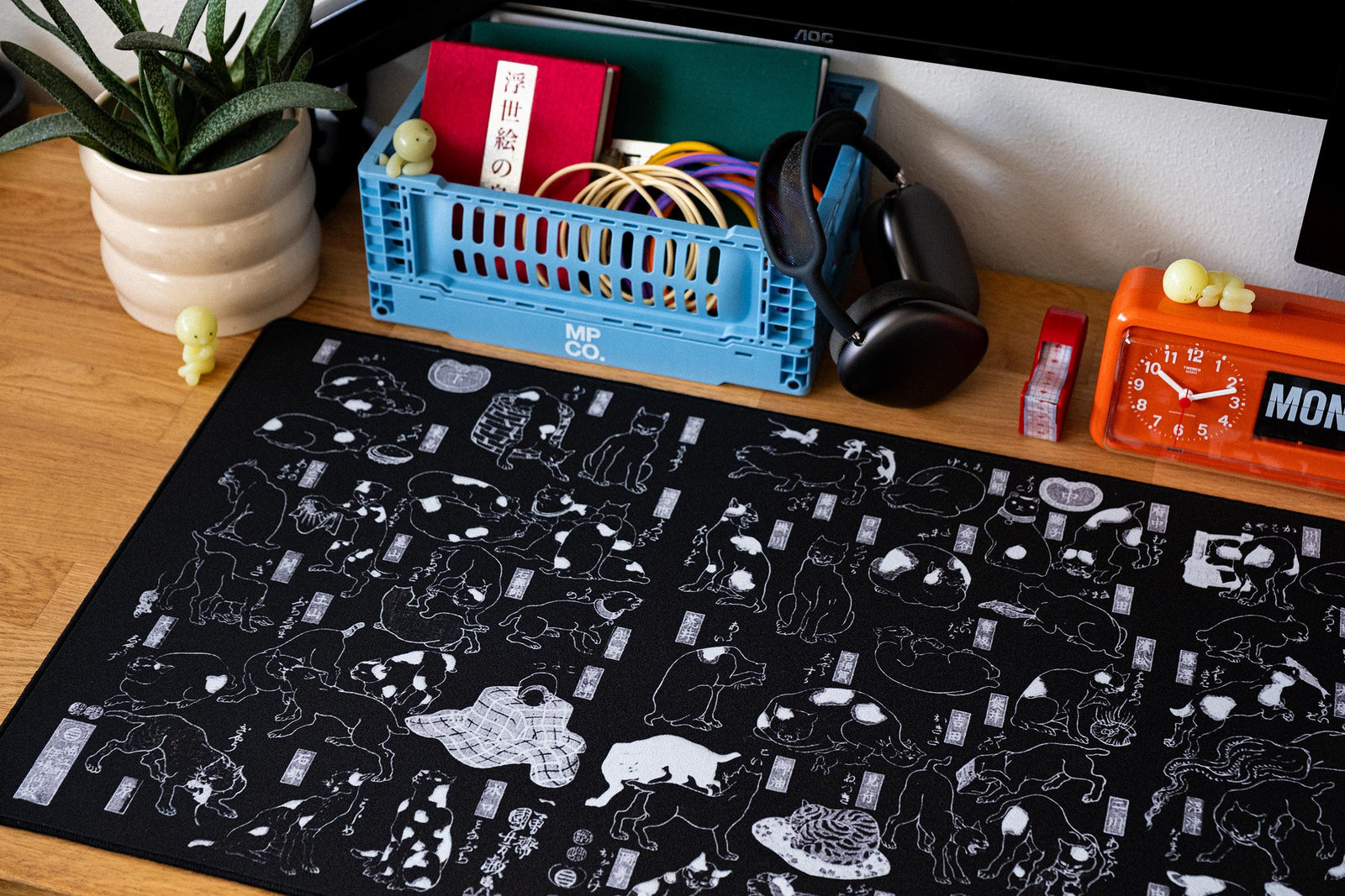 Cats by Kuniyoshi - Night desk setup