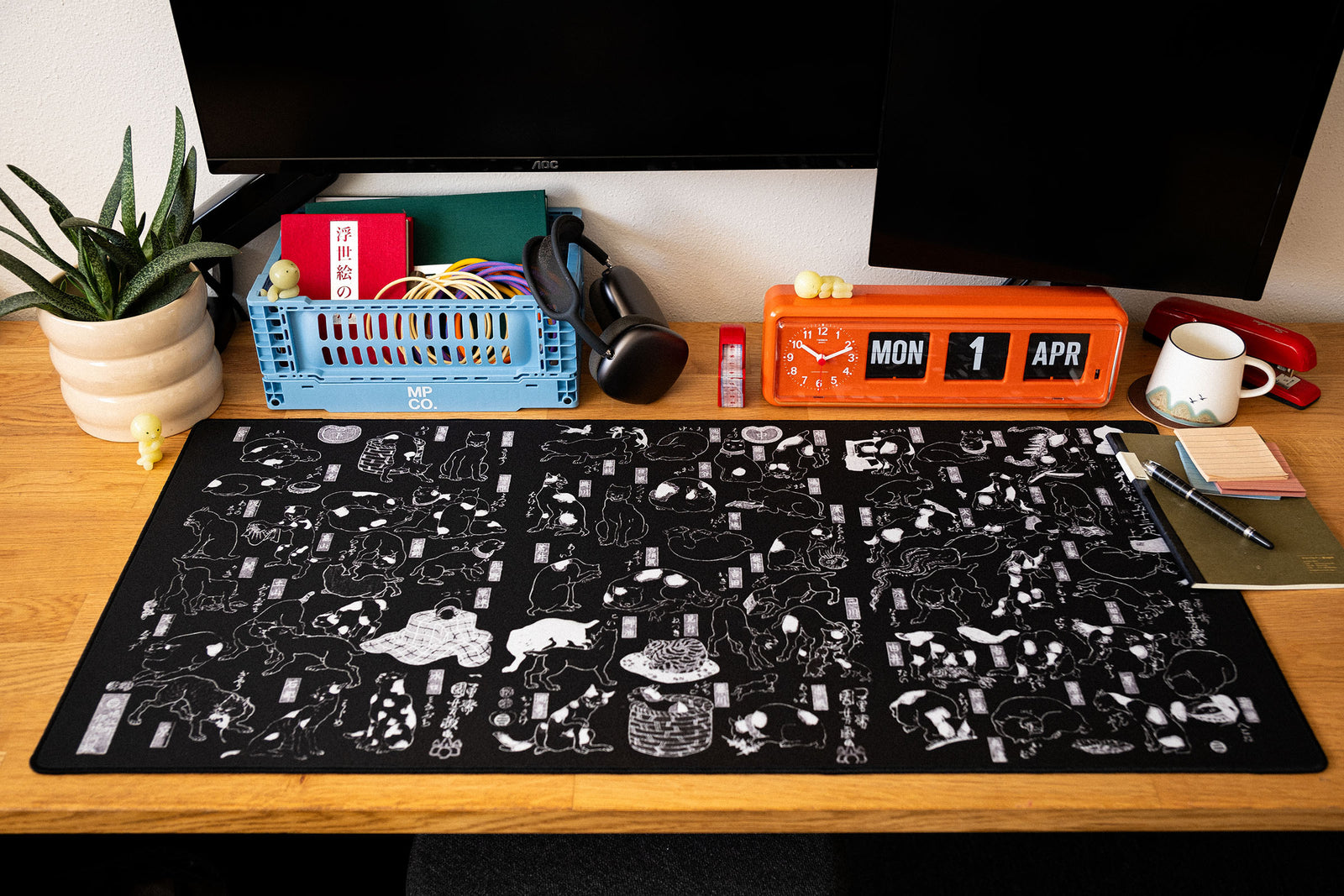 Cats by Kuniyoshi - Night desk setup