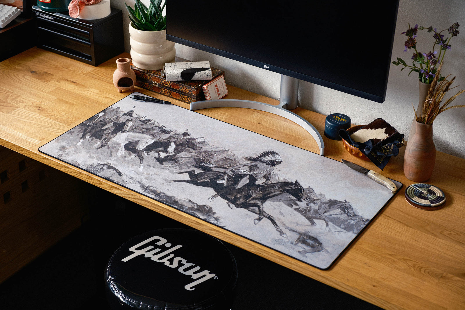 Charge - Monochrome desk setup