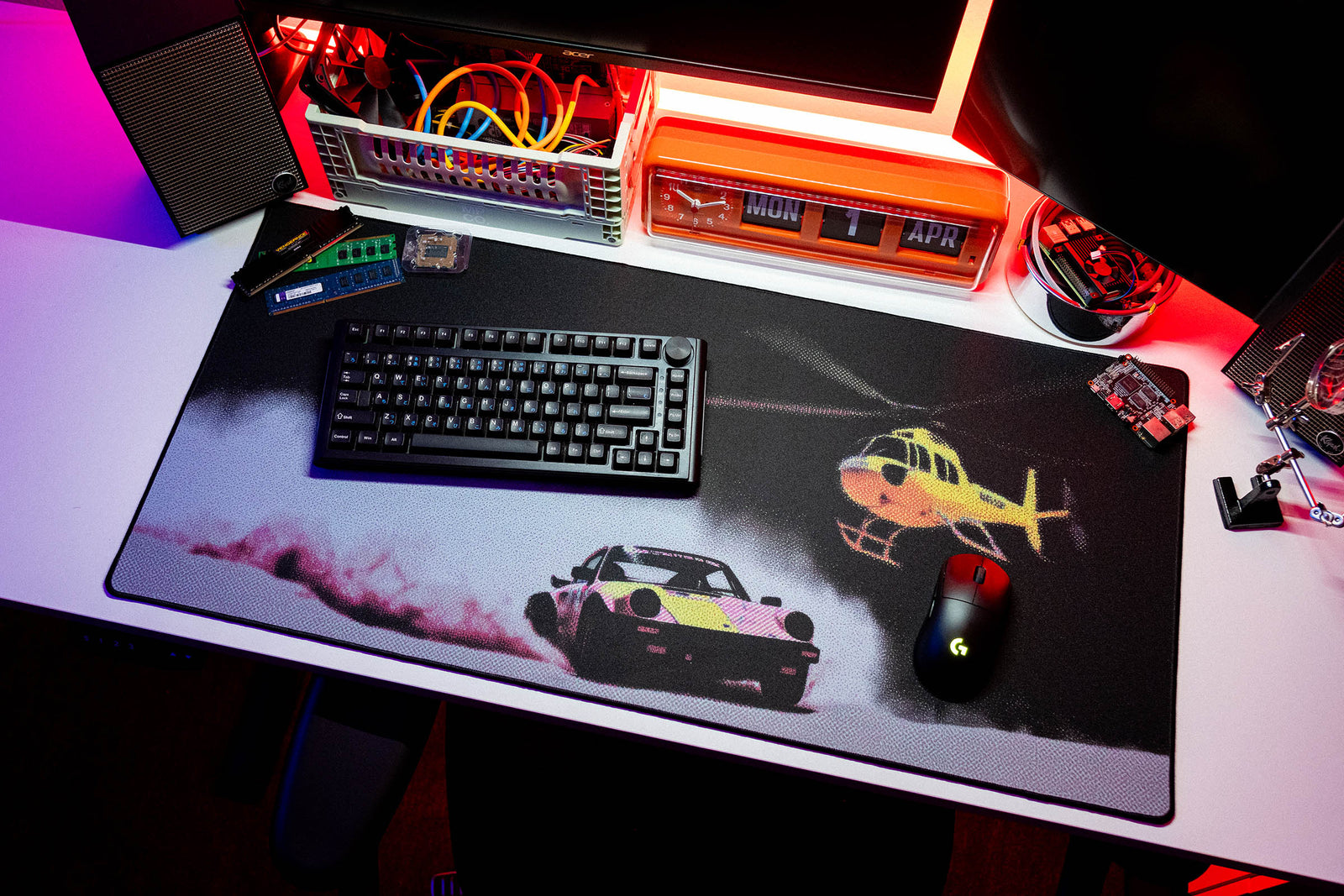 Chasing Horizon - Original desk setup