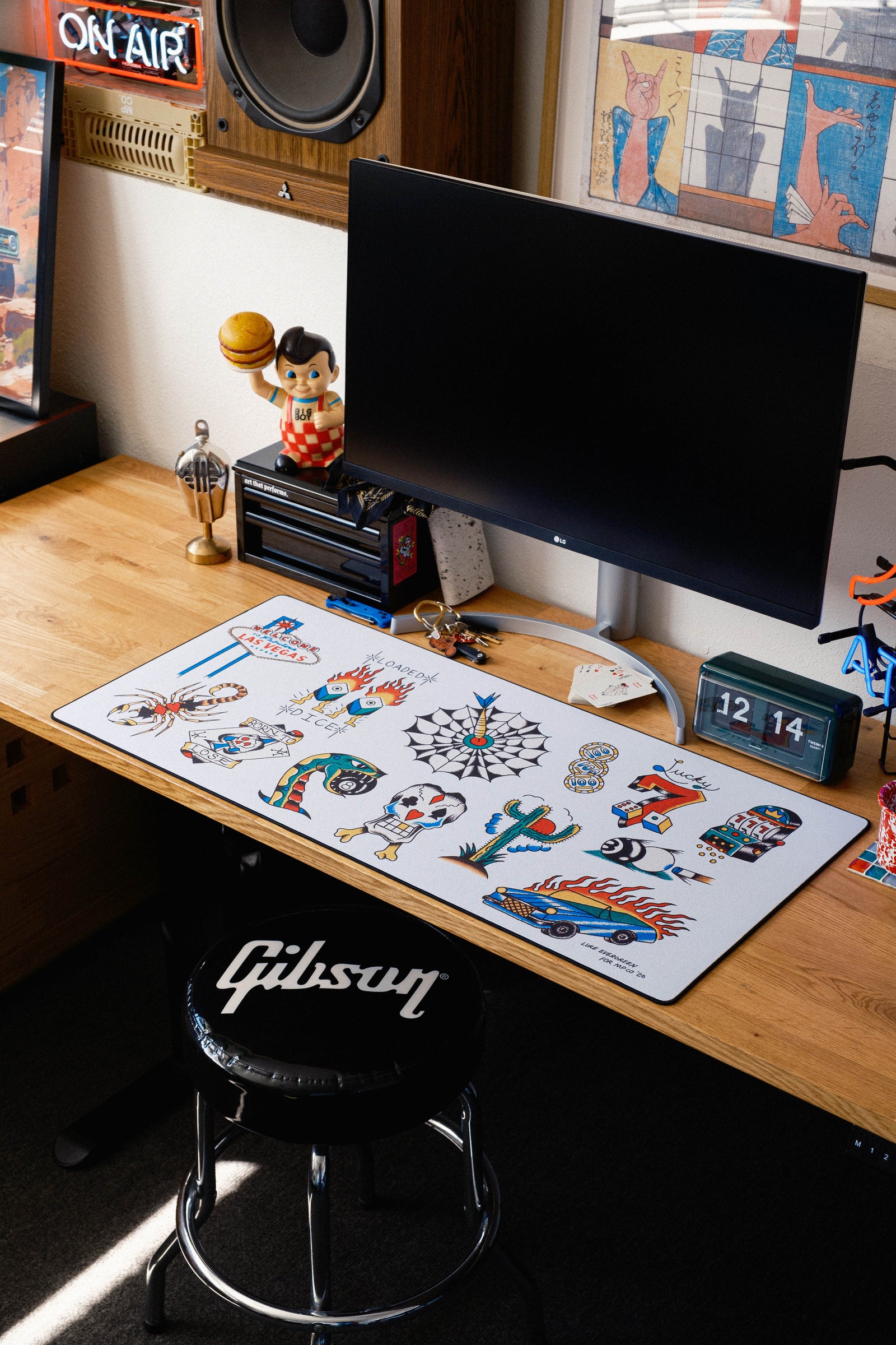 Fortune - White desk setup
