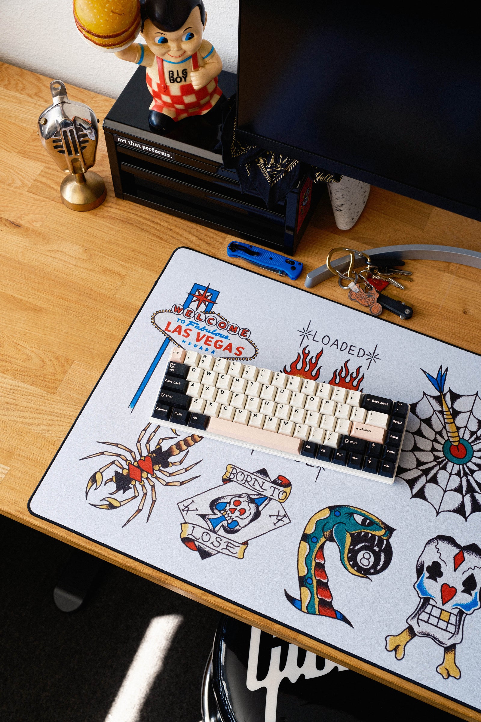 Fortune - White desk setup