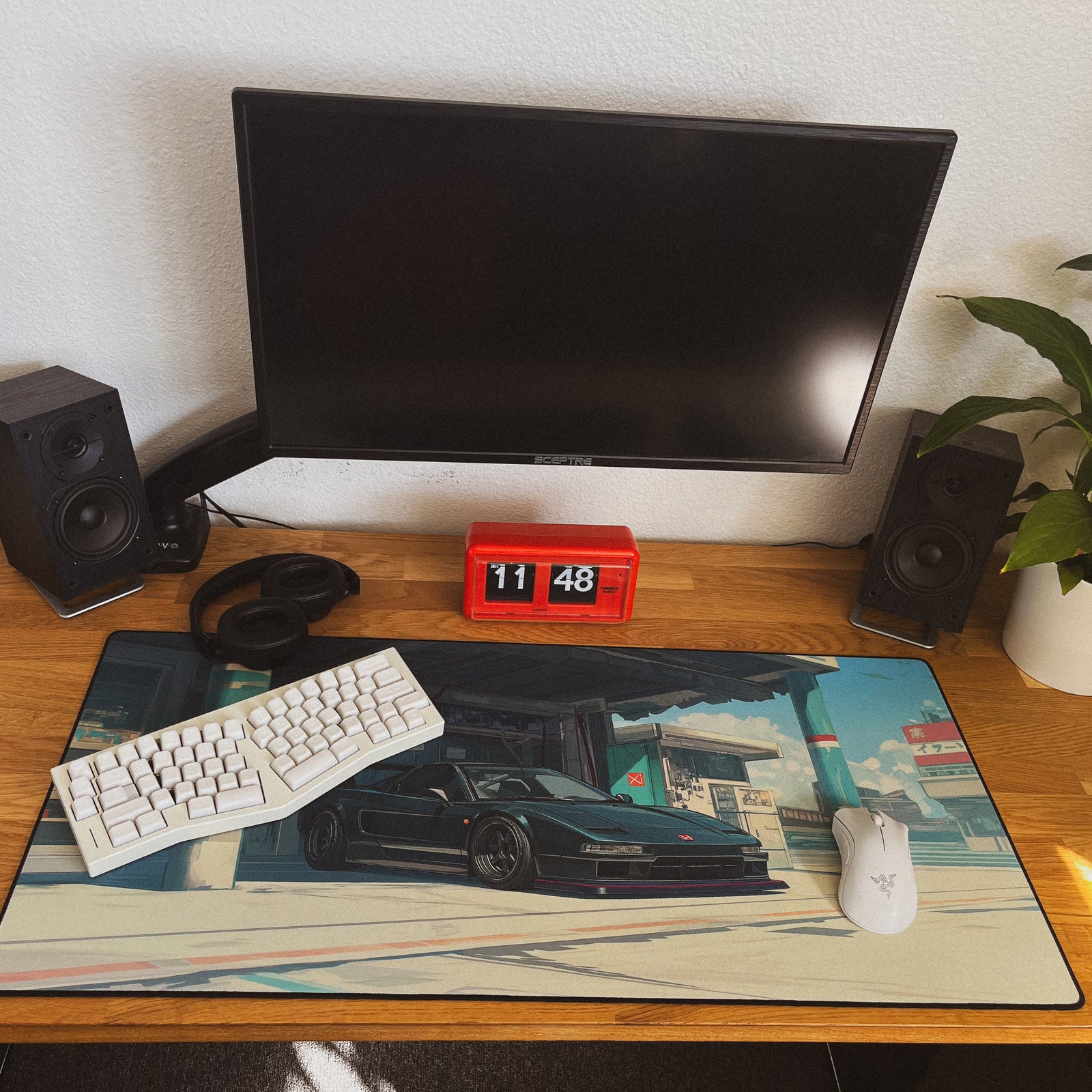 Haruki's Honda - Original desk setup