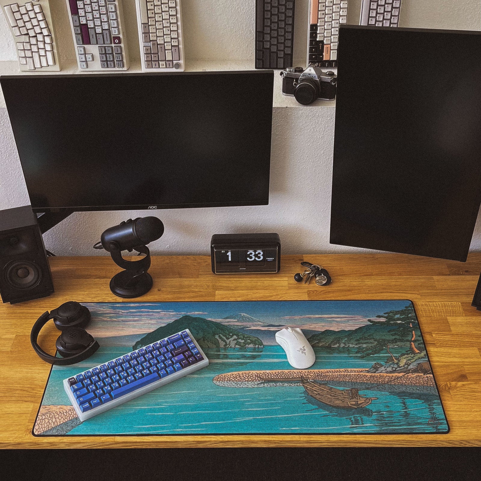 Izuno Mitsu, by Hasui - Original desk setup