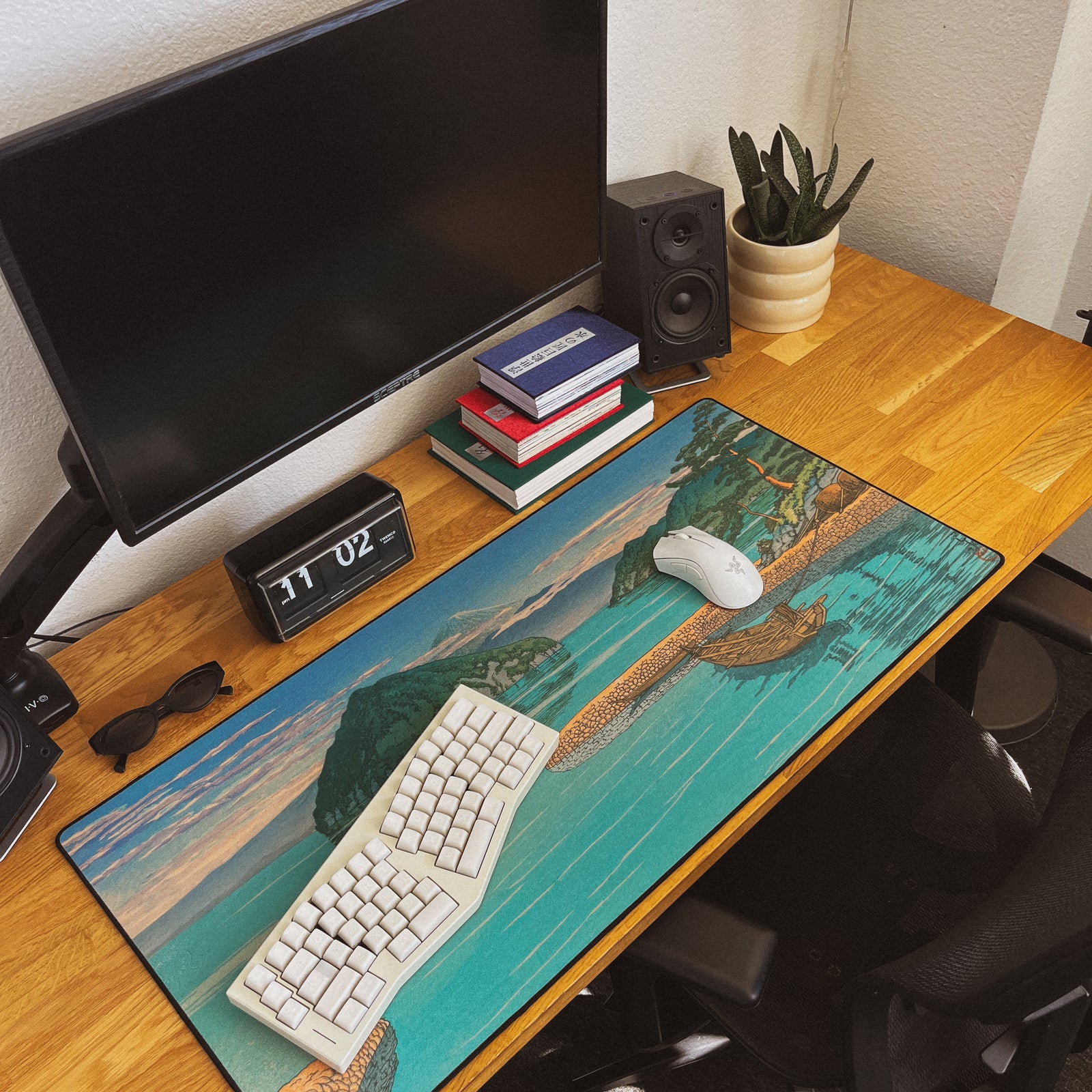 Izuno Mitsu, by Hasui - Original desk setup