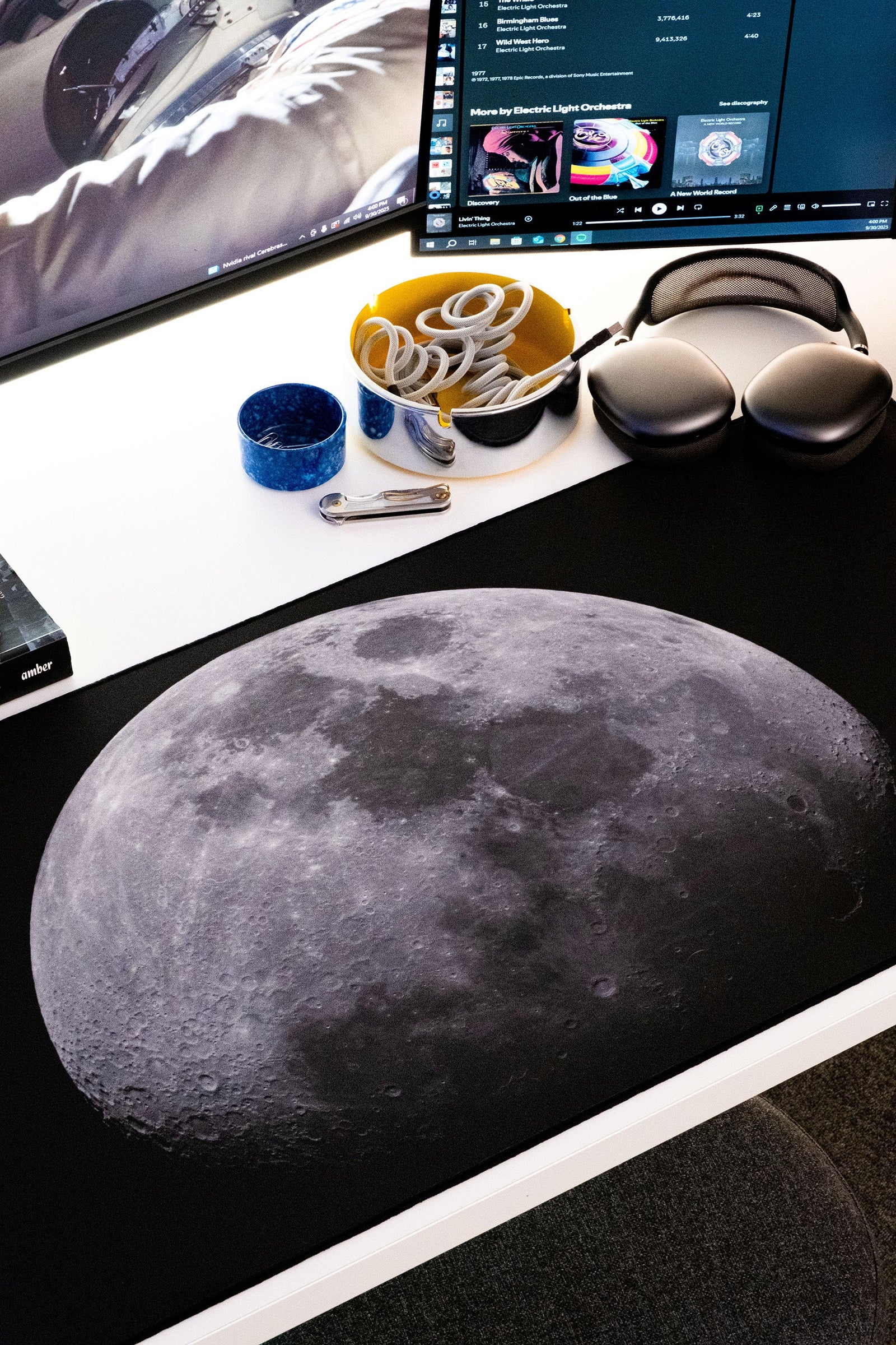 Luna - Original desk setup