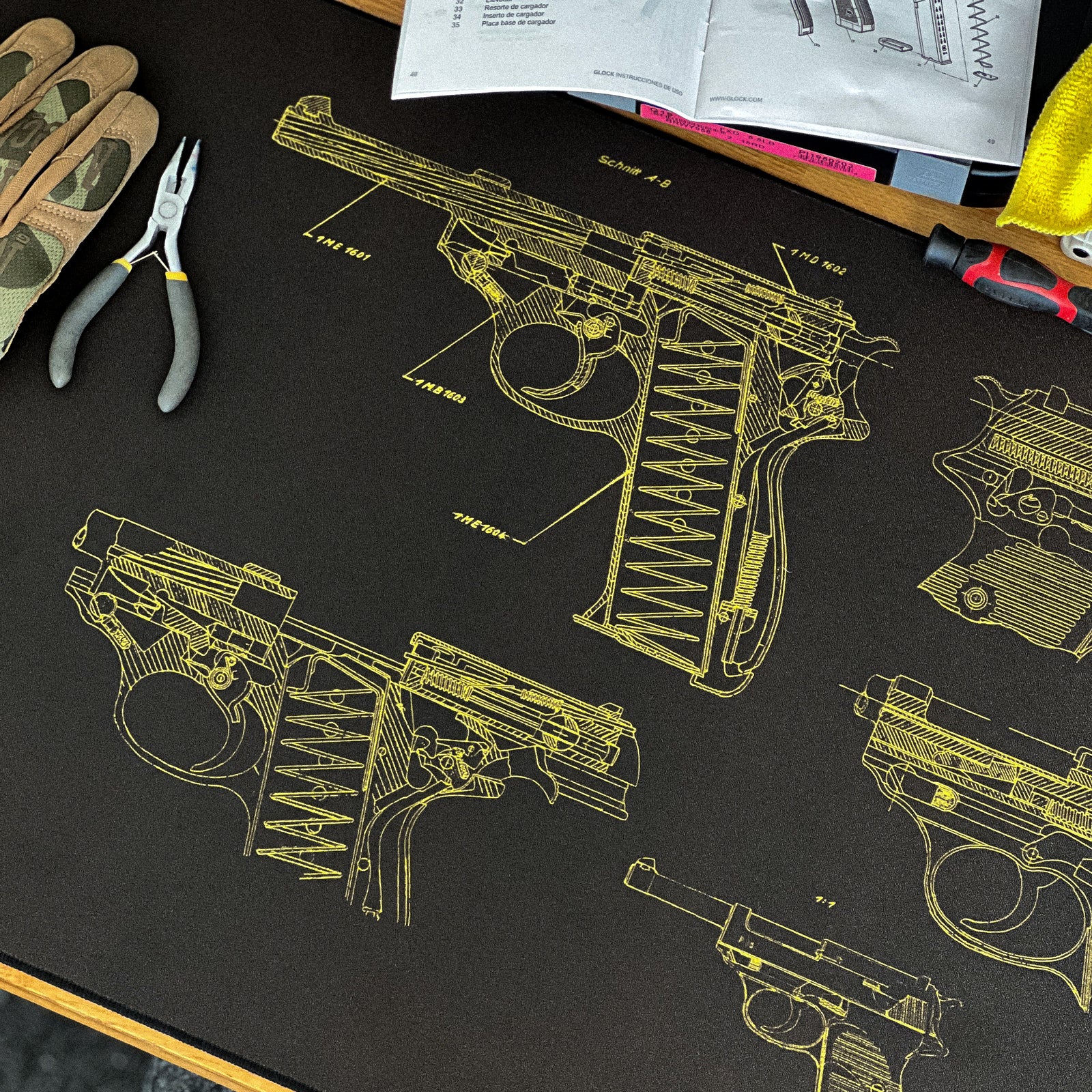 PISTOL 38 - Black desk setup