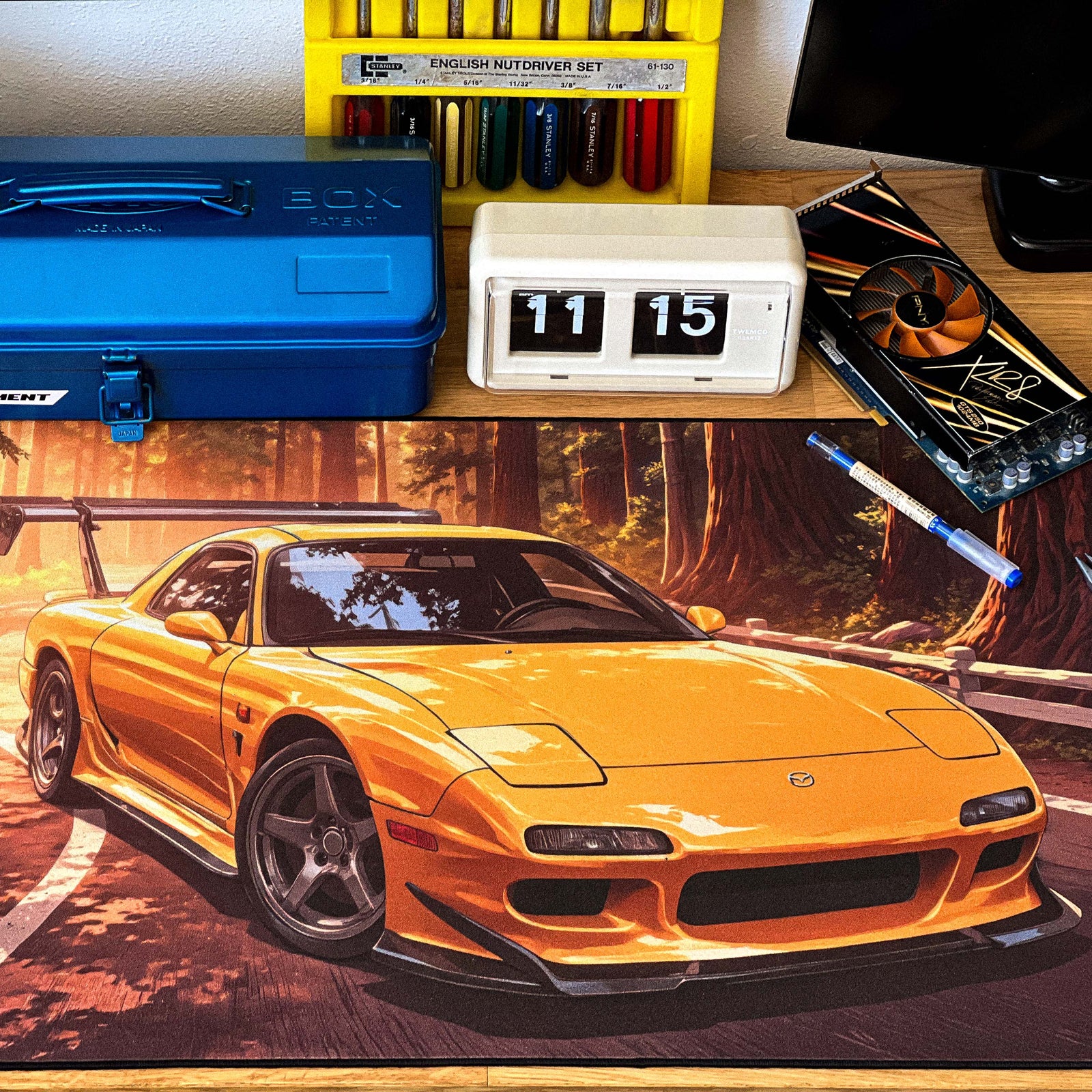 Rikimaru's RX7 - Original desk setup