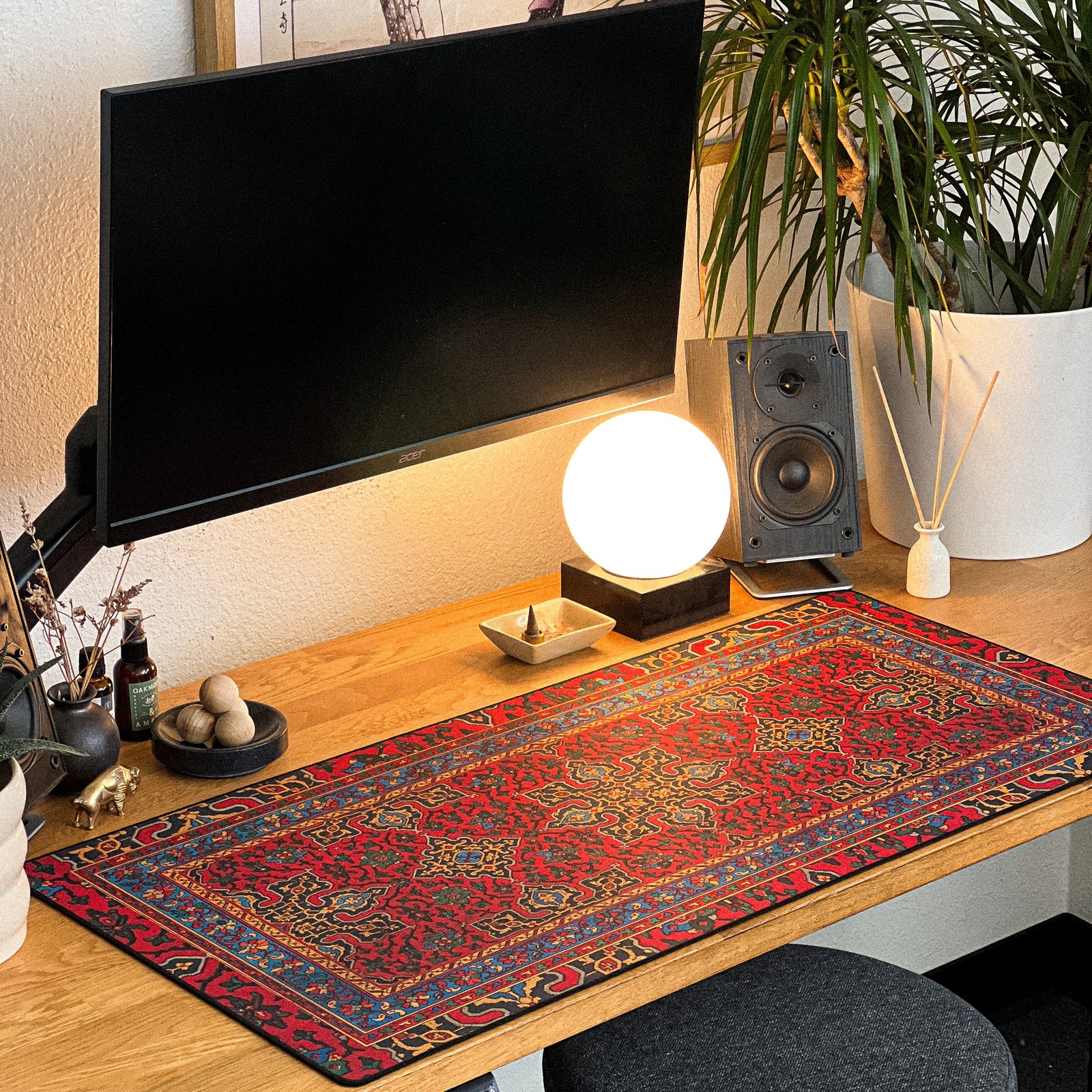 Royal Medallions - Red/Amber desk setup