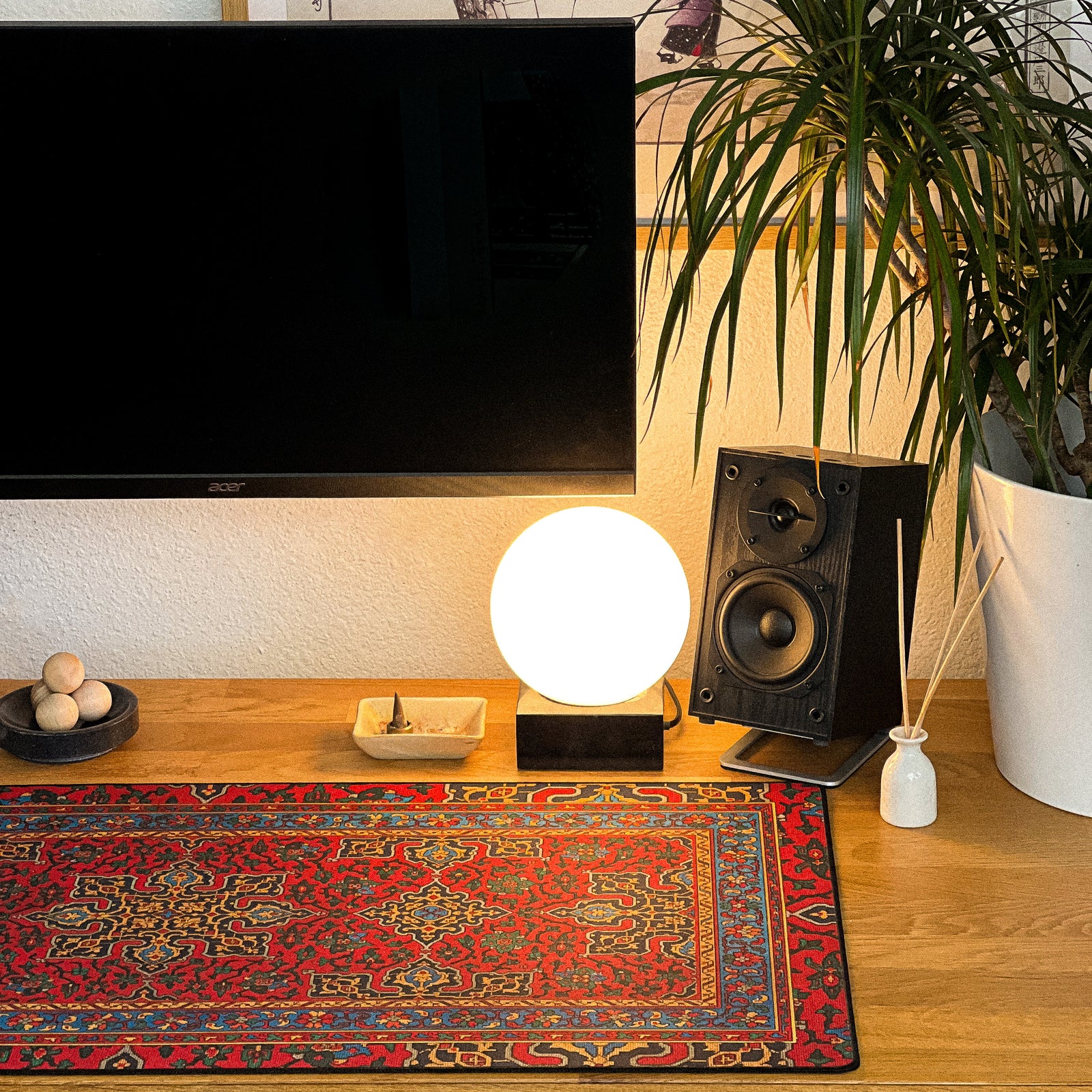 Royal Medallions - Red/Amber desk setup
