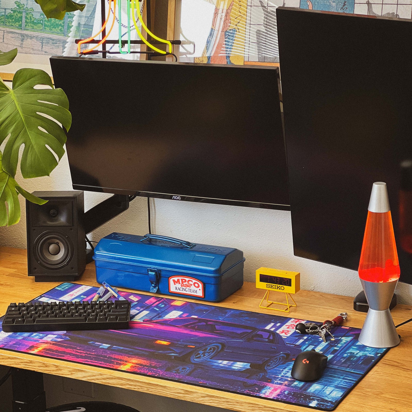 Ryuto's 80's Rx7 - Original desk setup