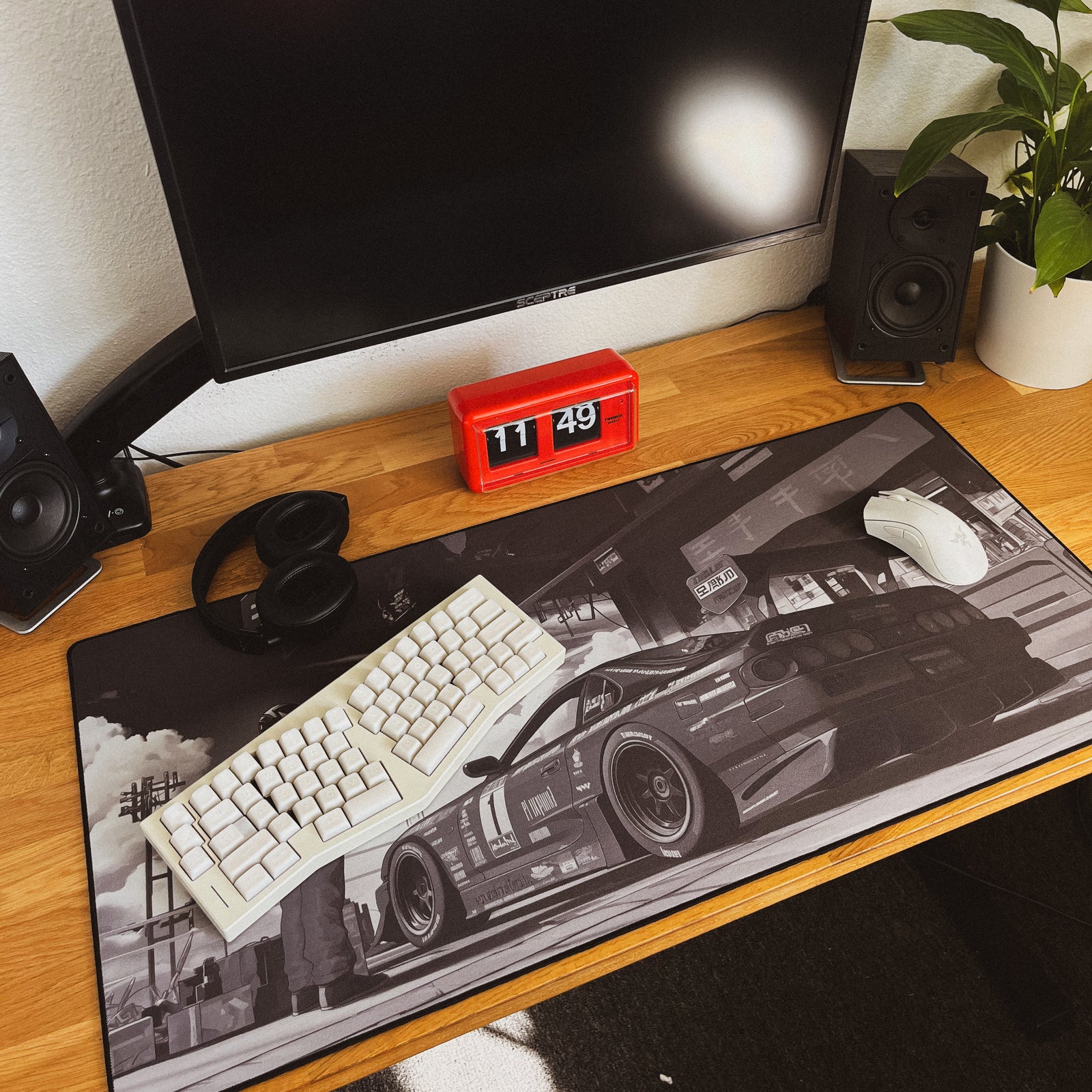 Sanji's Supra - Monochrome desk setup