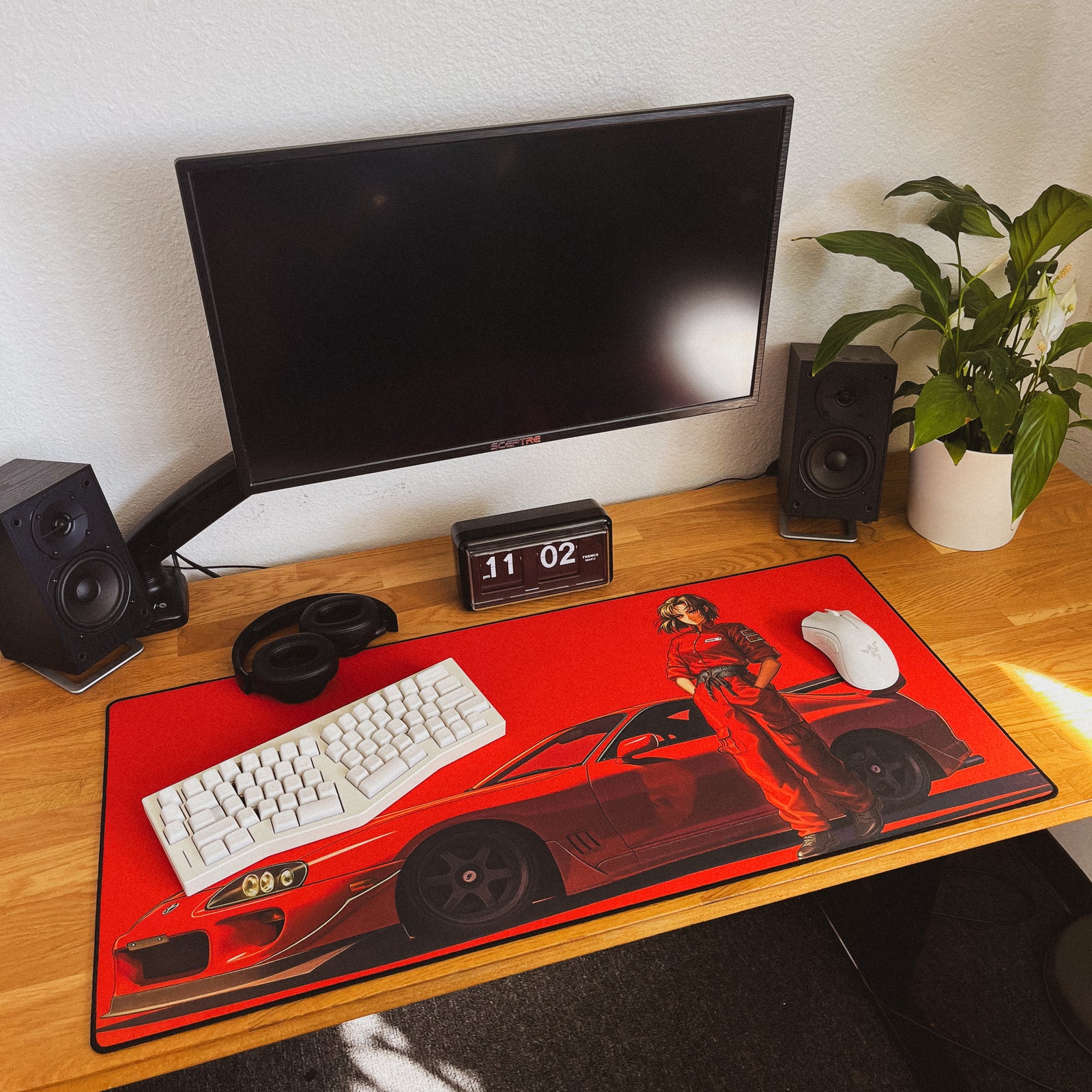 Shinobu?s Supra - Red desk setup