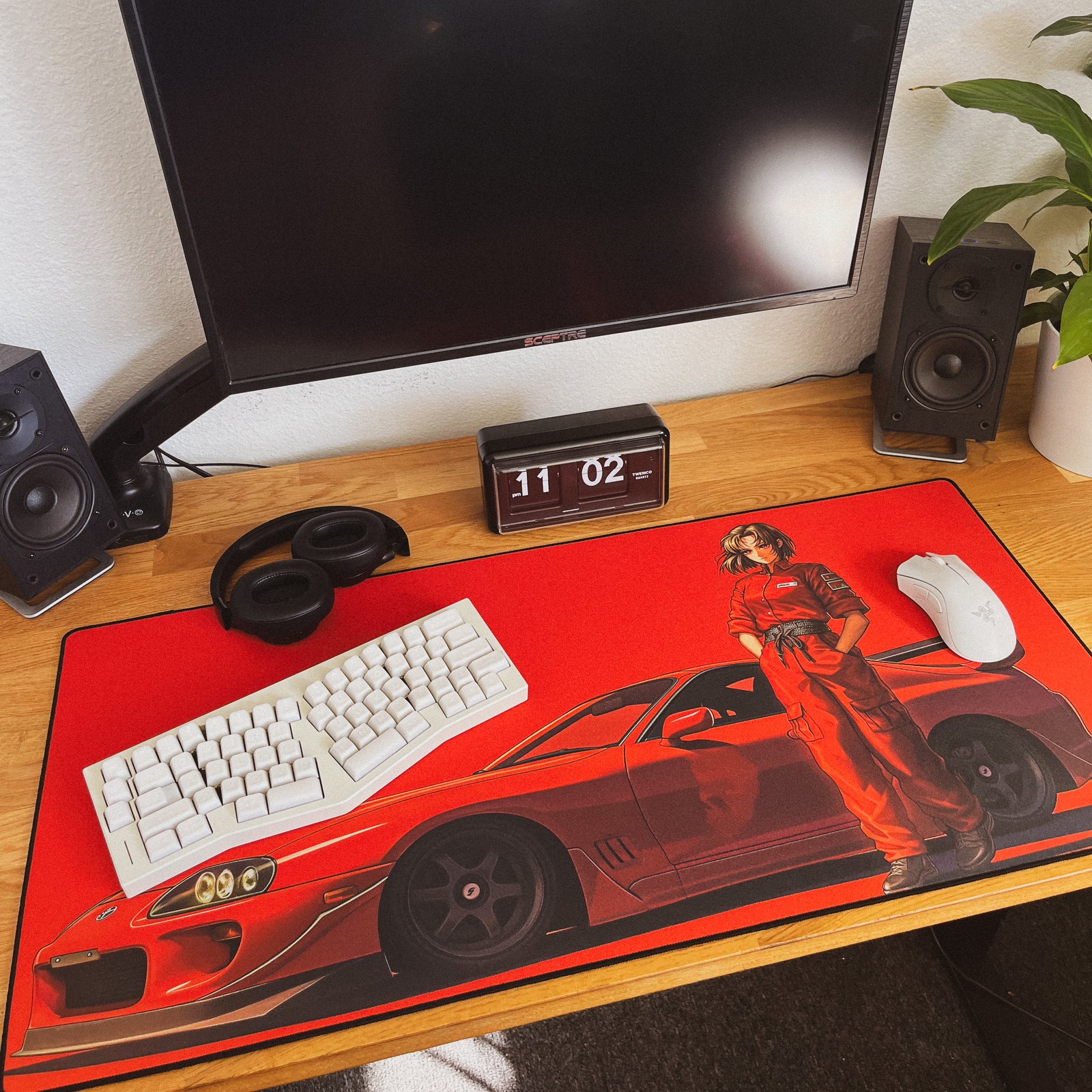 Shinobu?s Supra - Red desk setup
