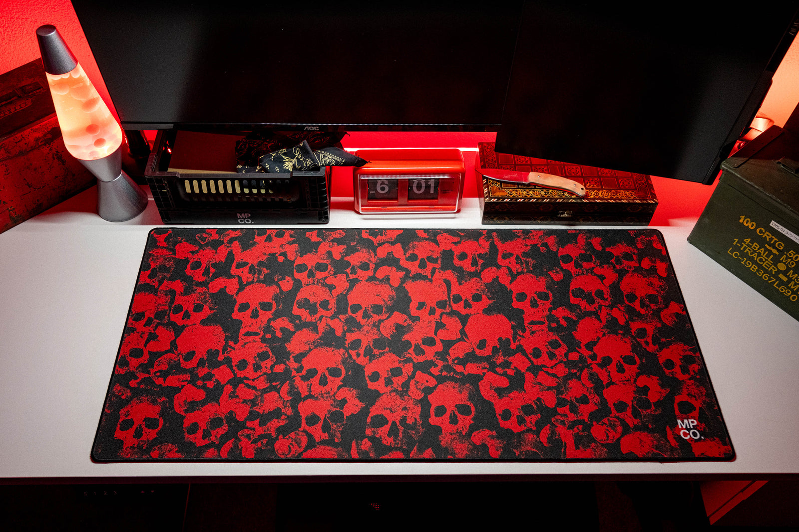Skulls - Red desk setup