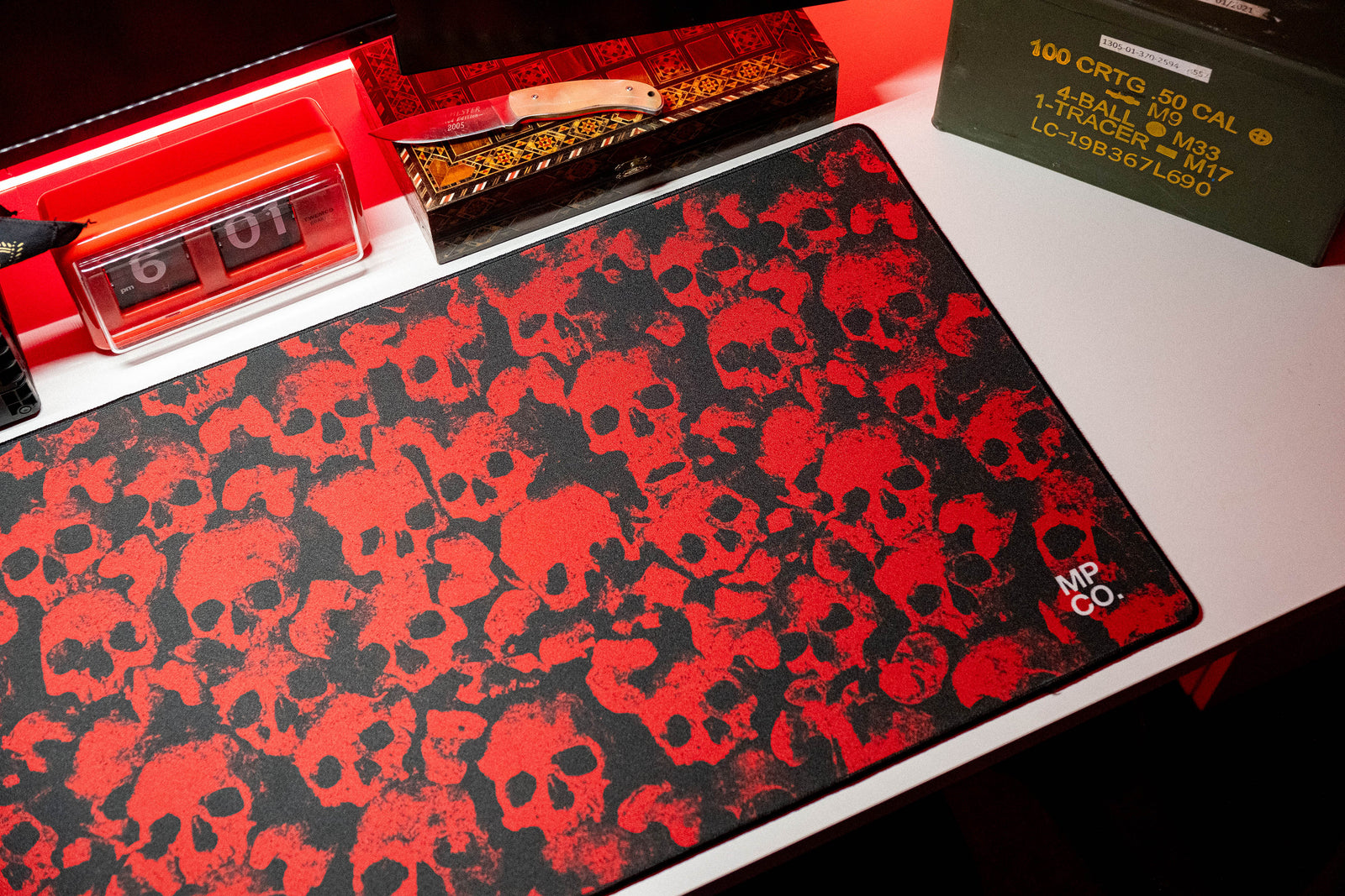 Skulls - Red desk setup