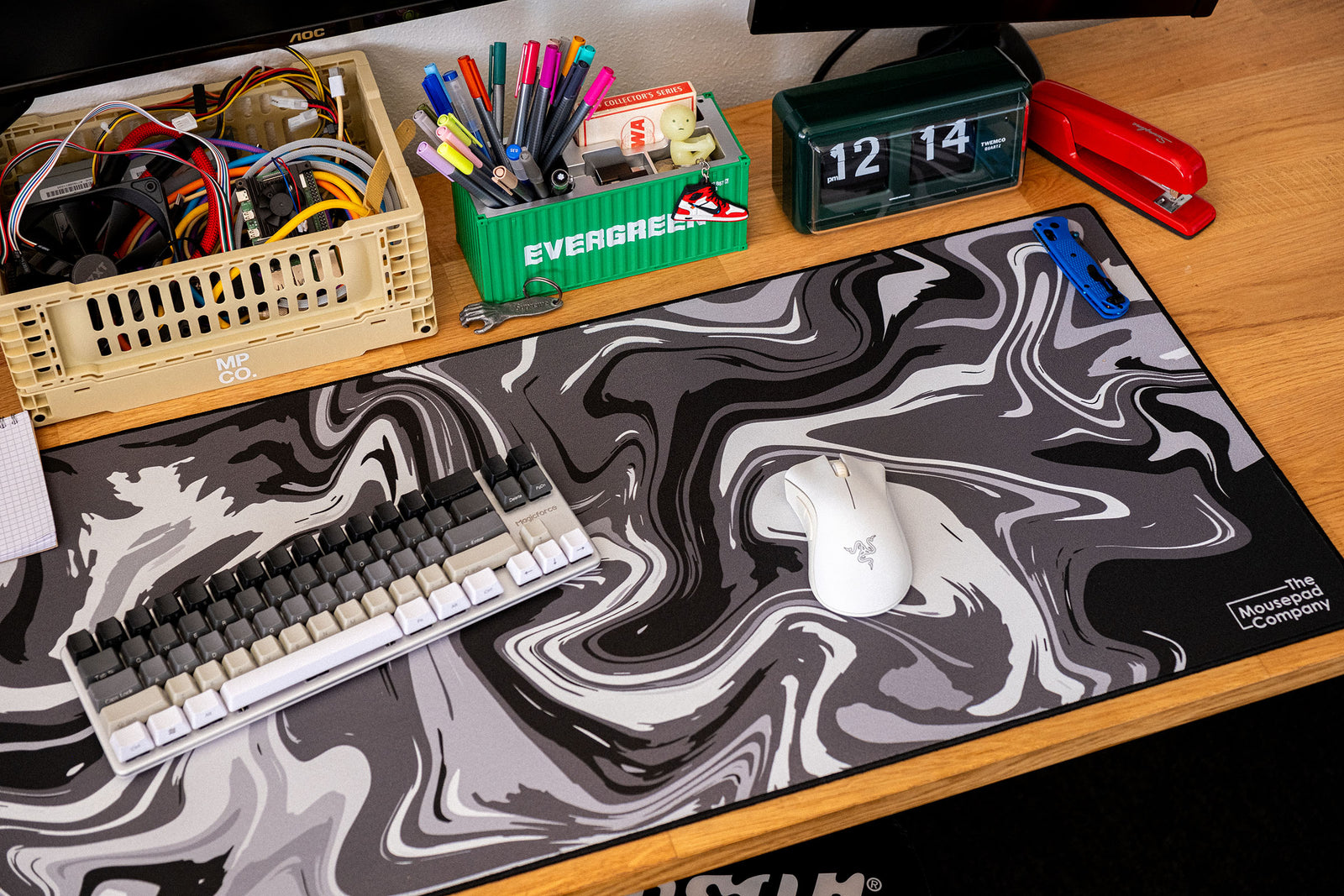 Strata Liquid - Black & White desk setup