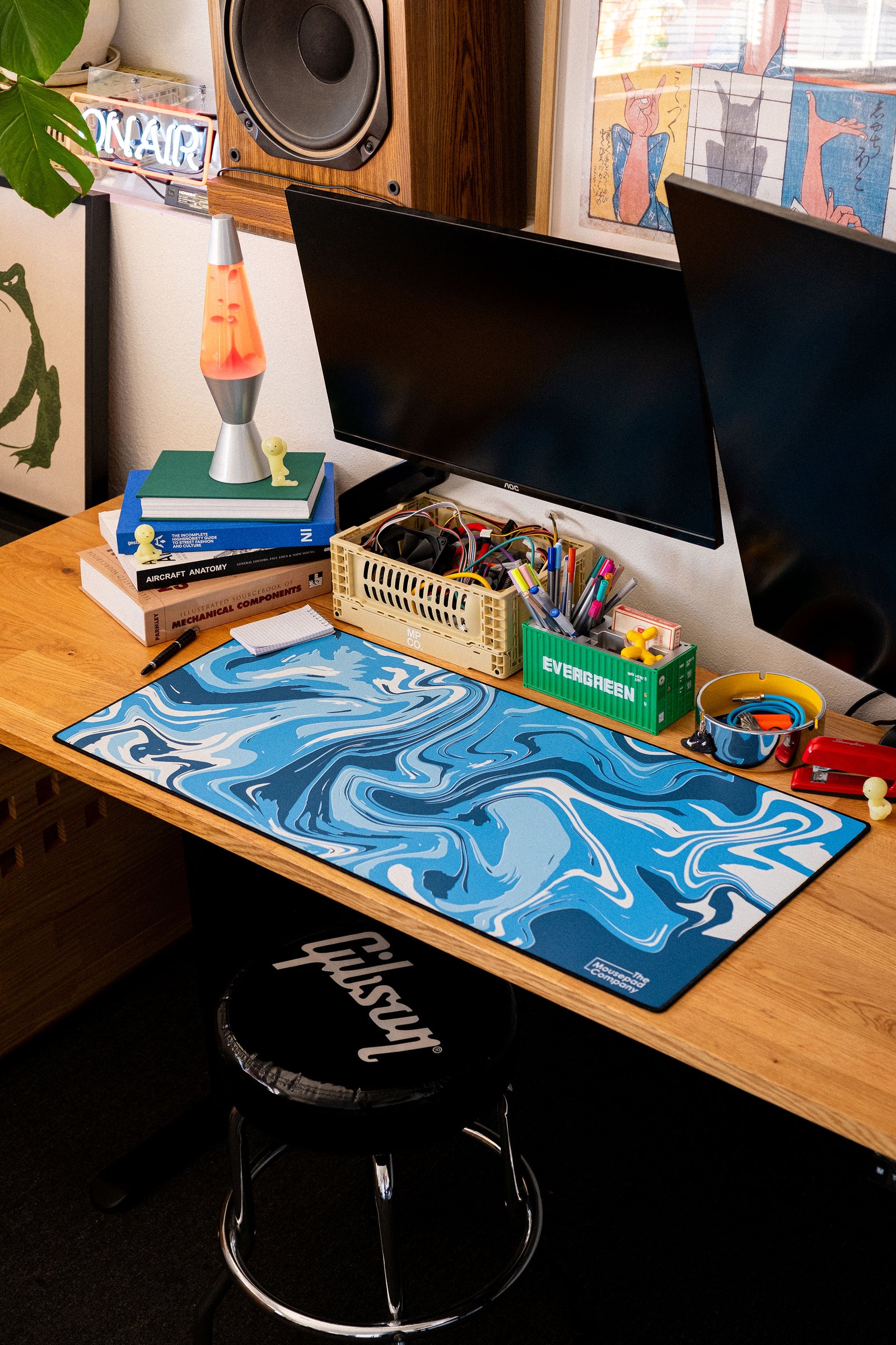 Strata Liquid - Blue desk setup