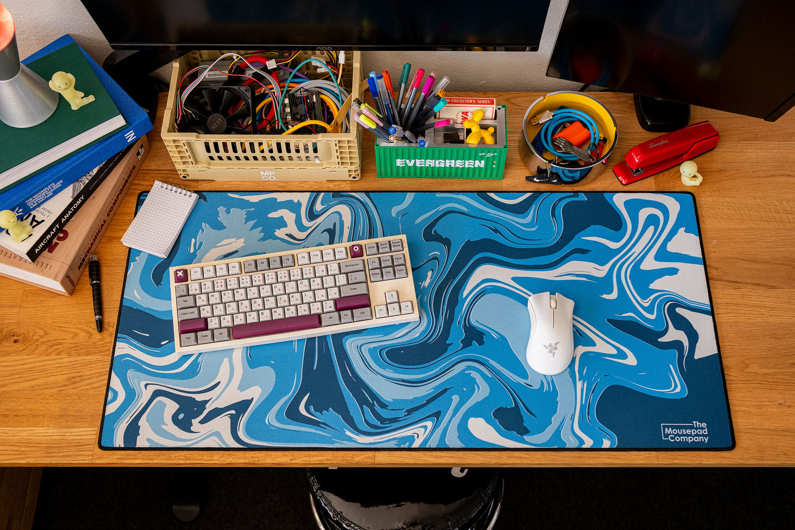 Strata Liquid - Blue desk setup