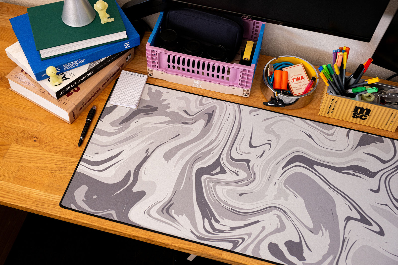 Strata Liquid - White & Grey desk setup
