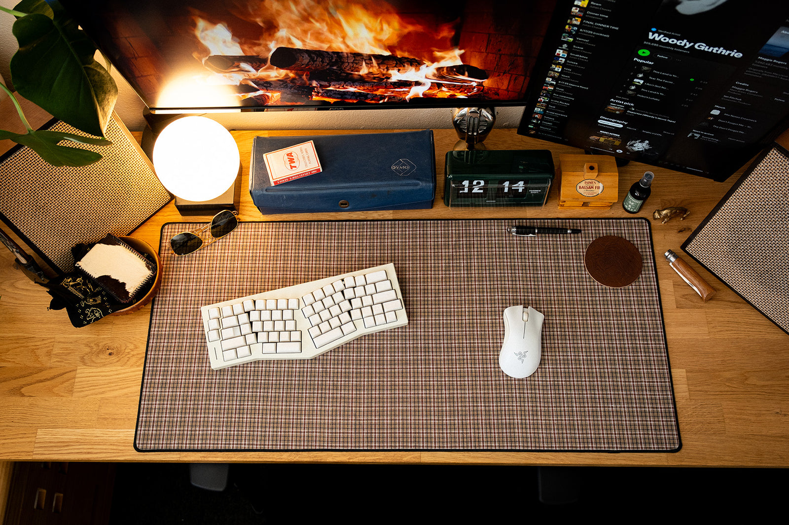 Tan Douglas Tartan - Tan desk setup