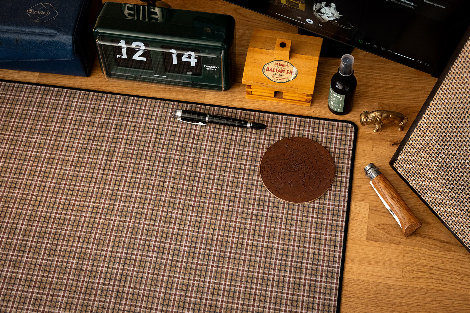 Tan Douglas Tartan - Tan desk setup