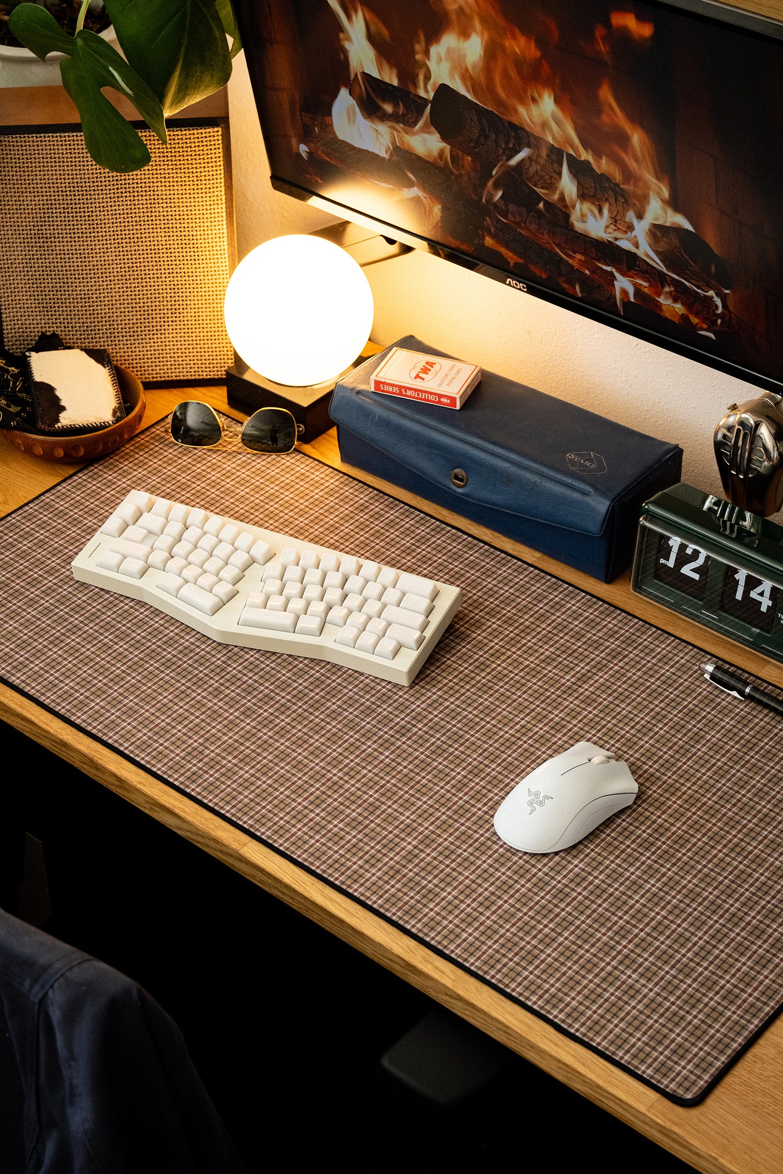 Tan Douglas Tartan - Tan desk setup