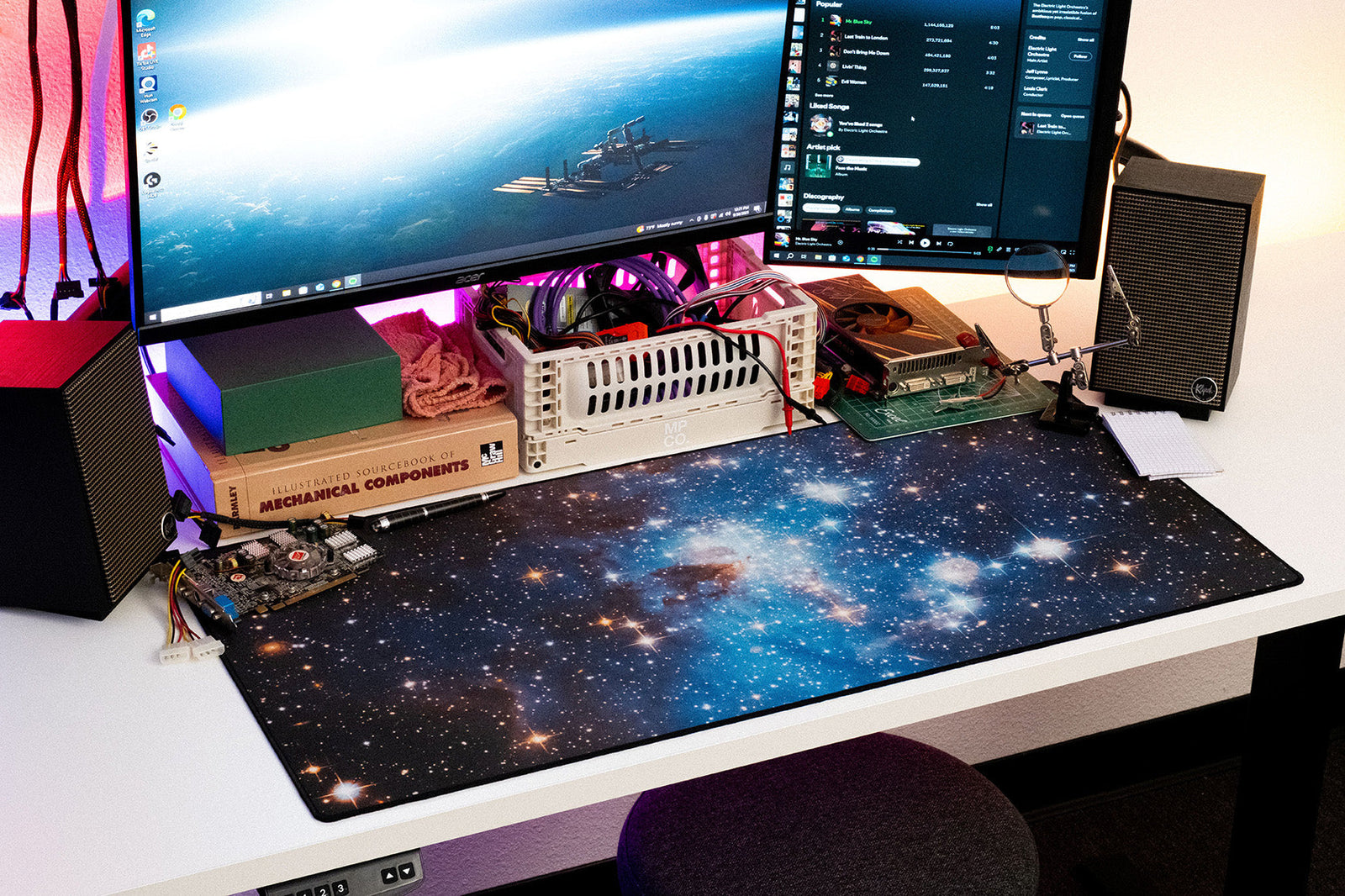 The Blue Stellar Nursery LH 95 - Original desk setup