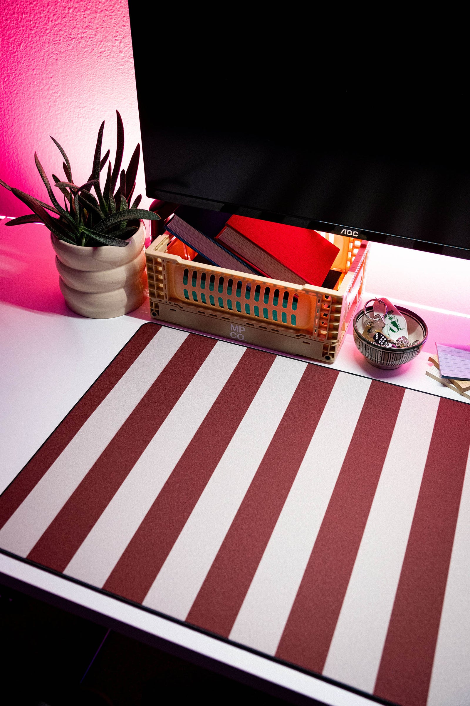 Thicky Thick - Red desk setup