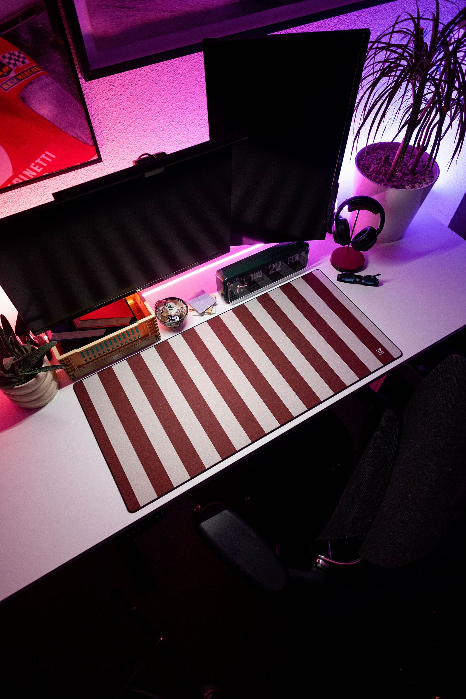 Thicky Thick - Red desk setup