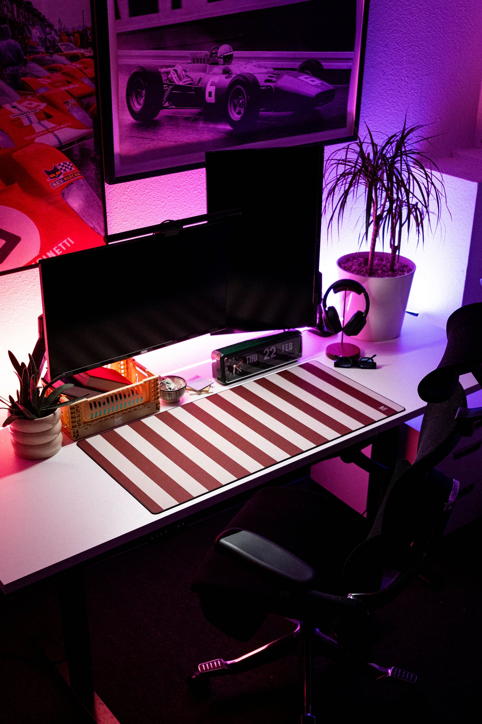 Thicky Thick - Red desk setup