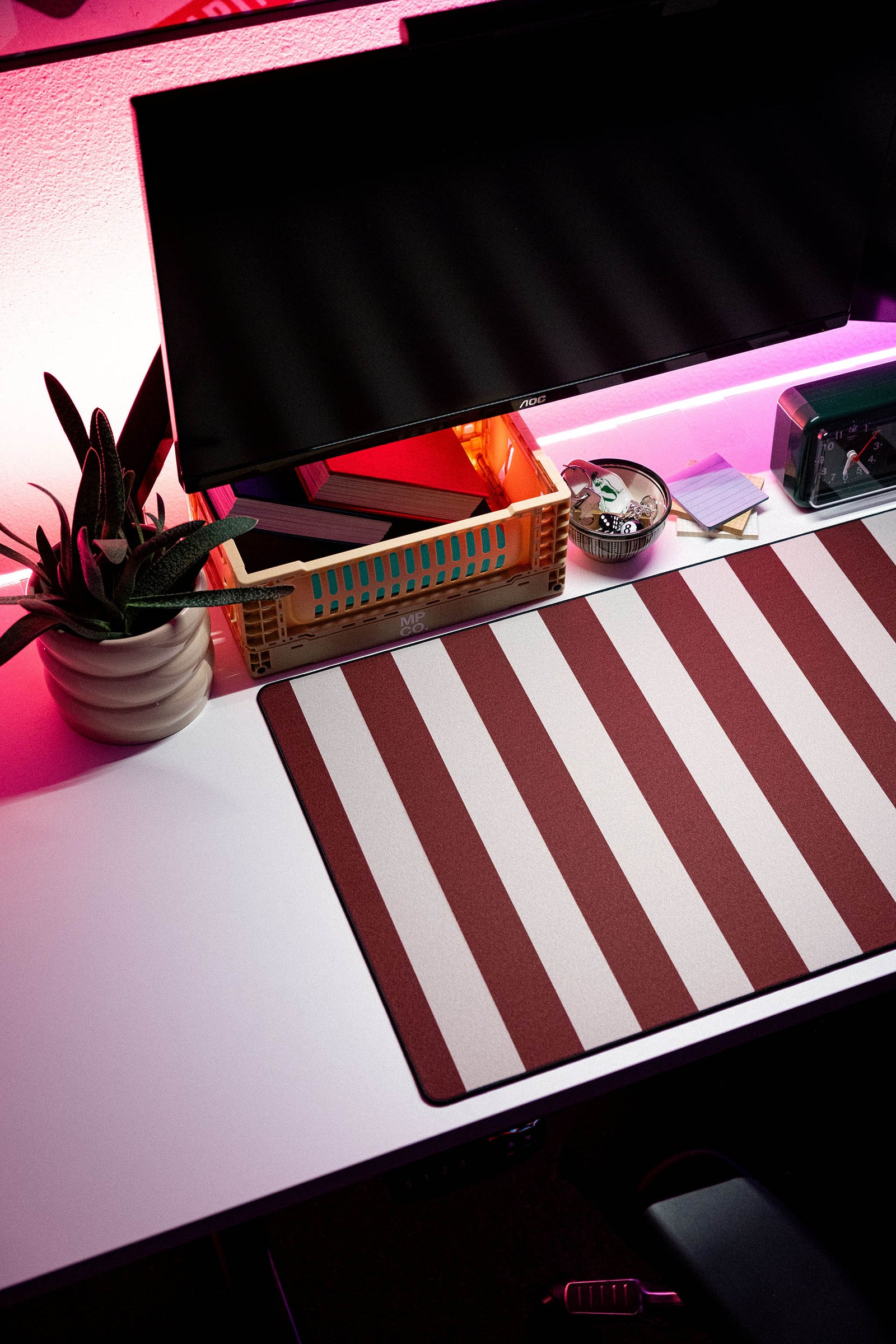 Thicky Thick - Red desk setup