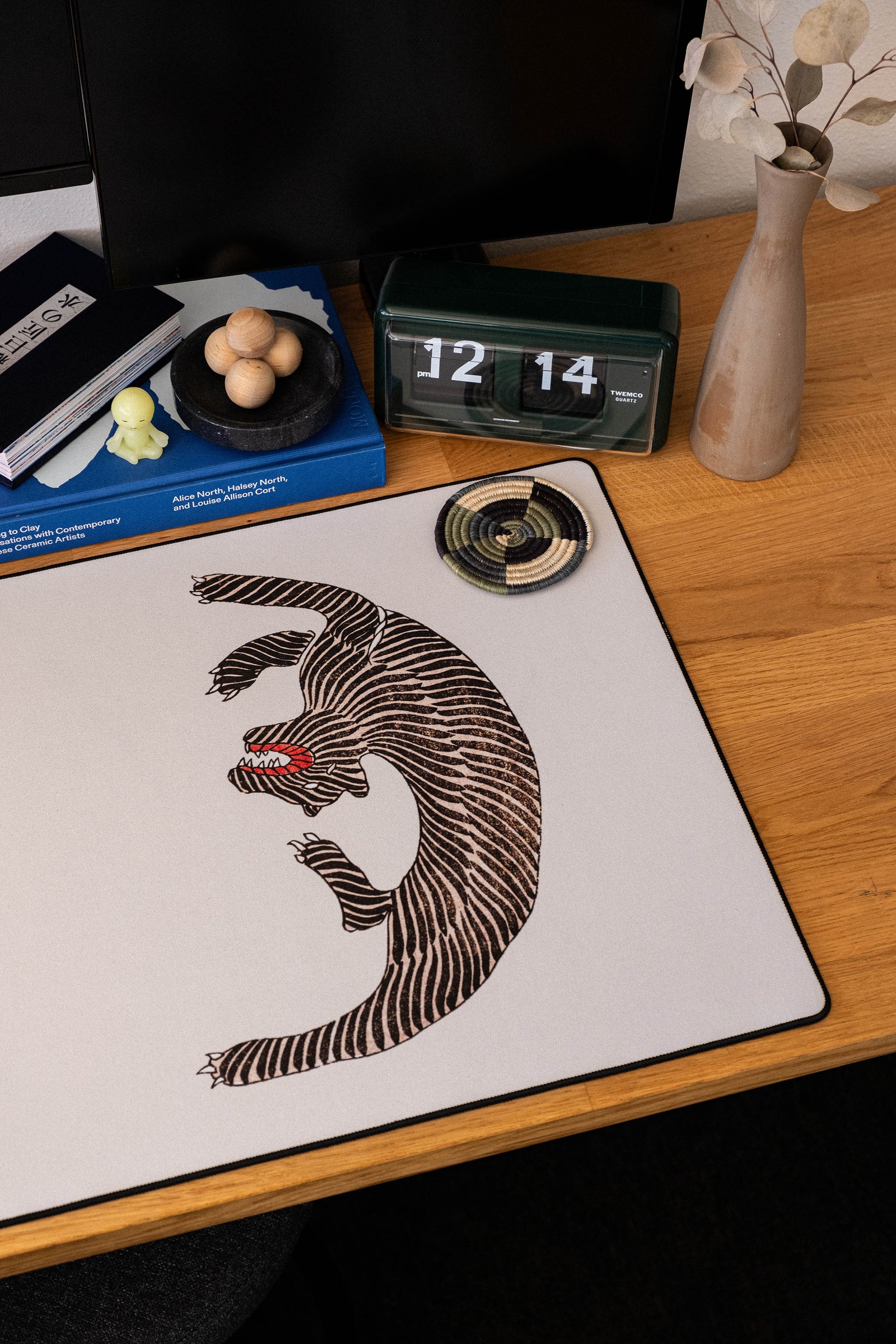 Tigers by Taguchi Tomoki - Original desk setup