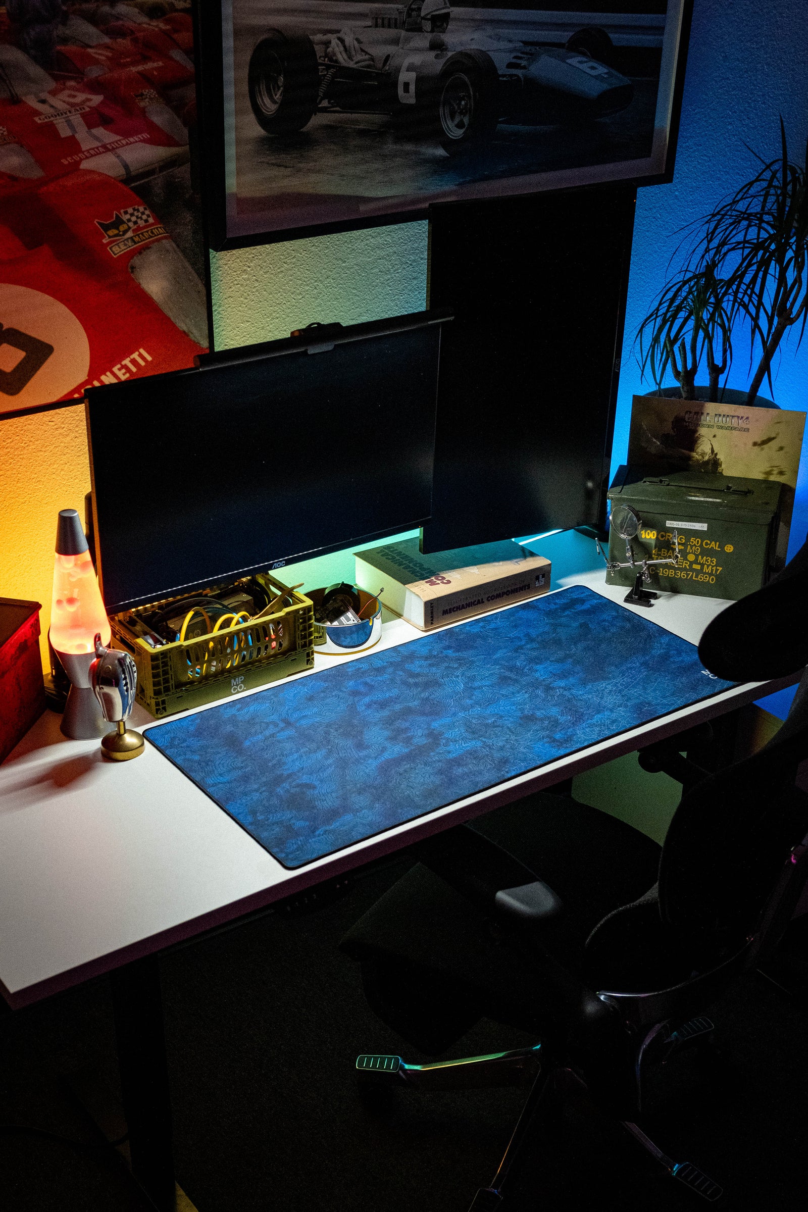 Topo Dirt - Blue desk setup