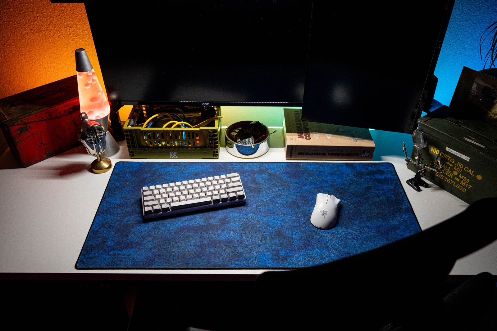 Topo Dirt - Blue desk setup